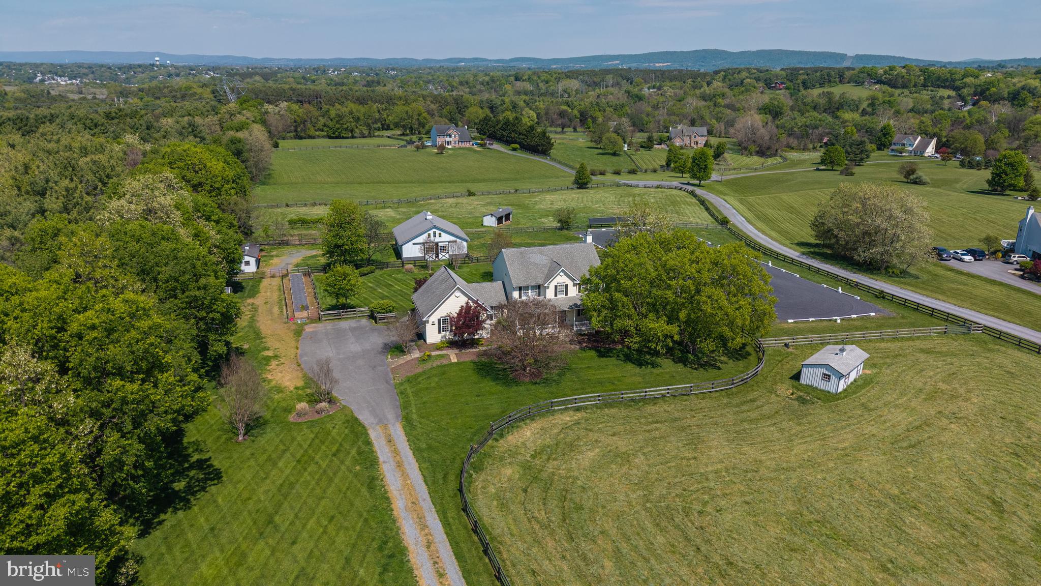 LOVETTSVILLE - Residential
