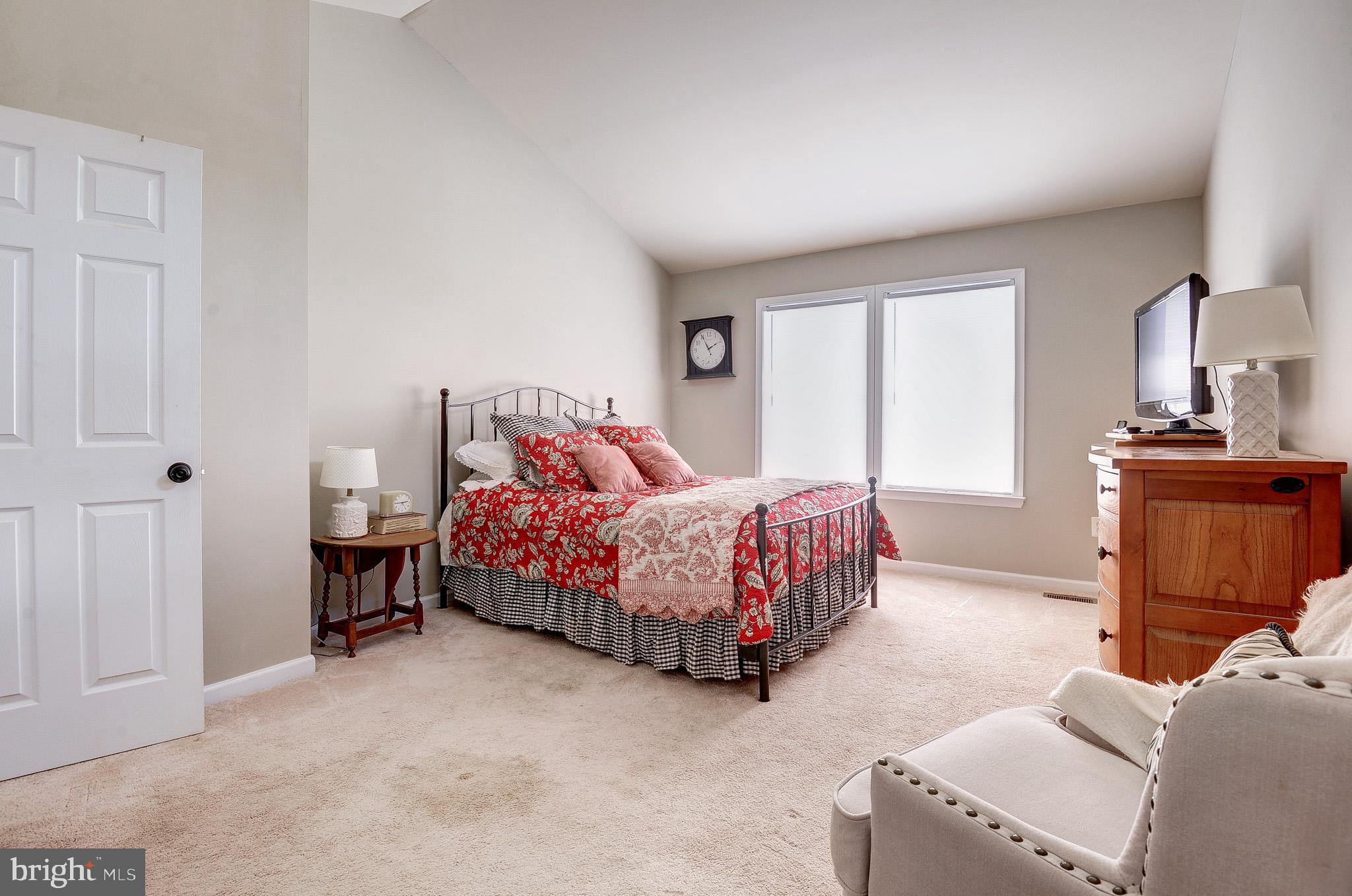 LOVETTSVILLE - Residential