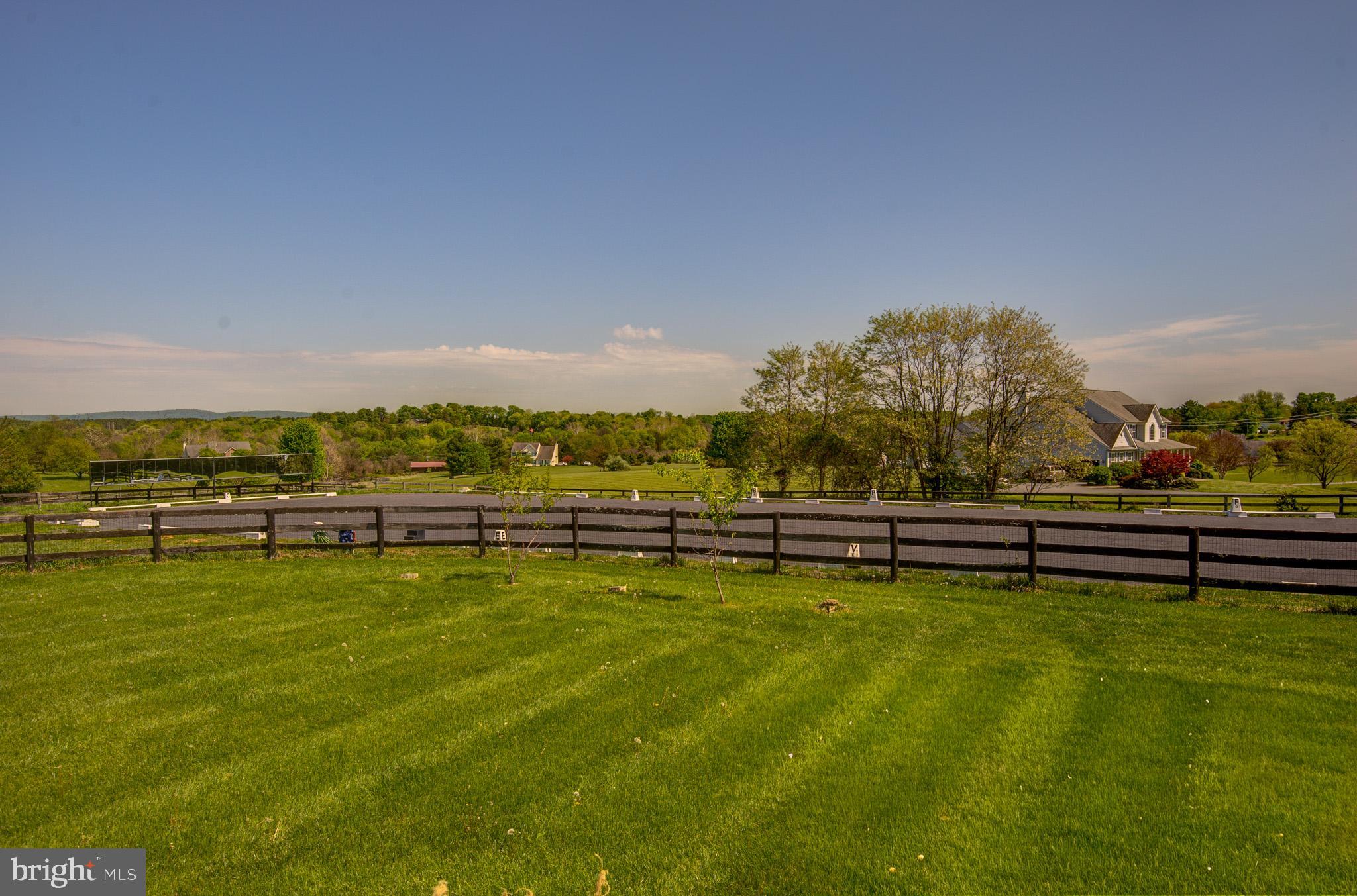 LOVETTSVILLE - Residential
