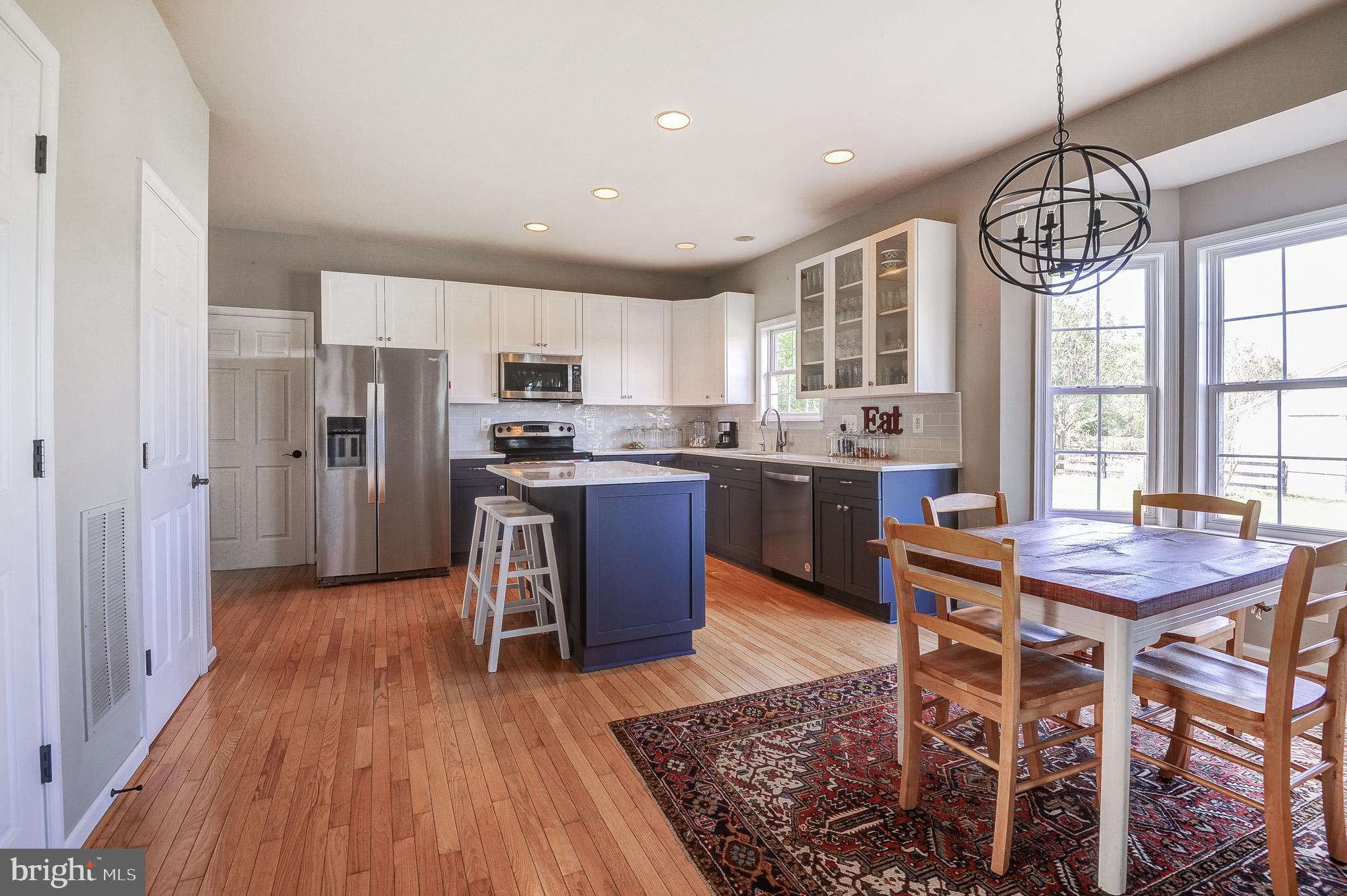 LOVETTSVILLE - Residential