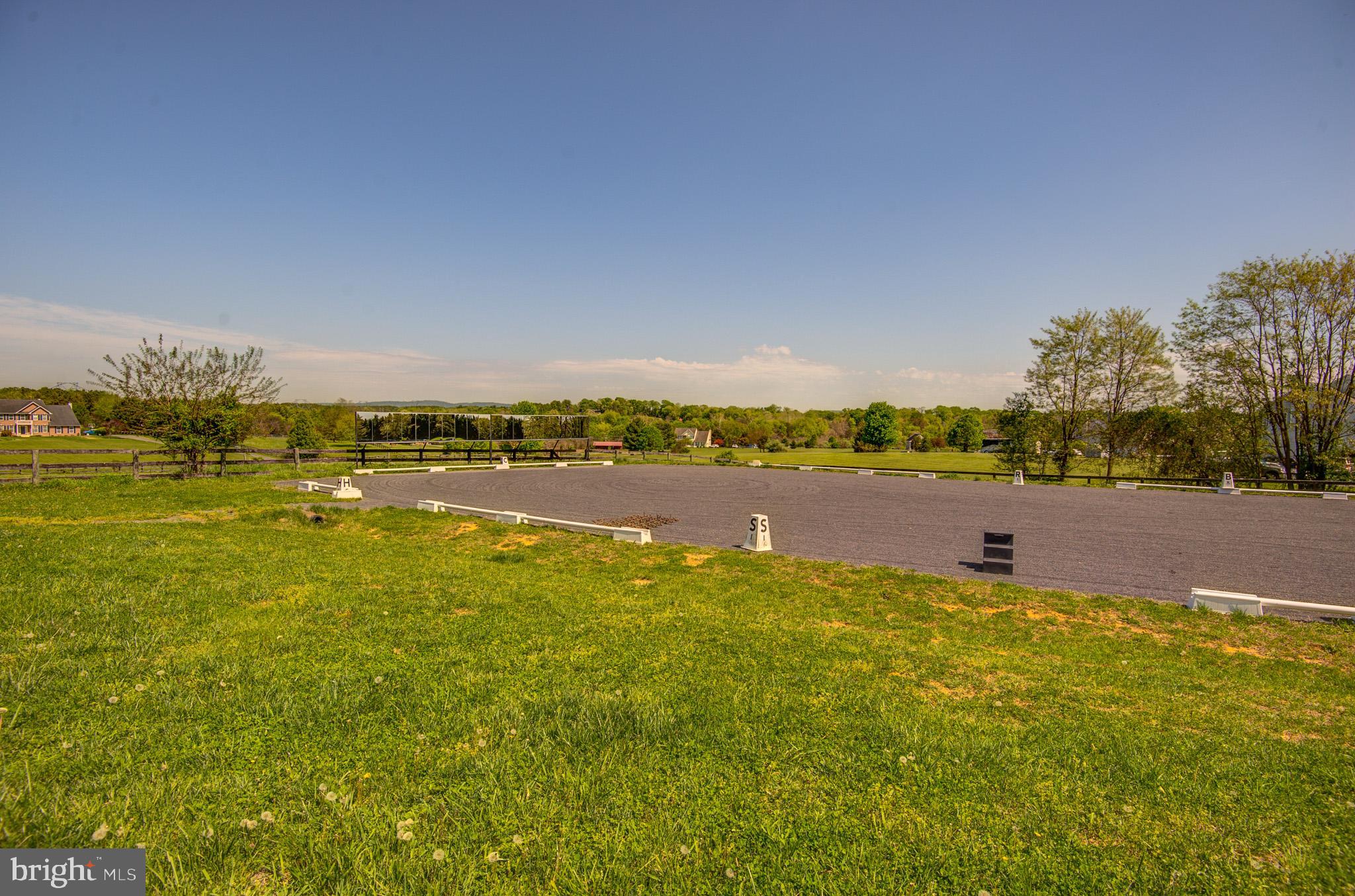 LOVETTSVILLE - Residential