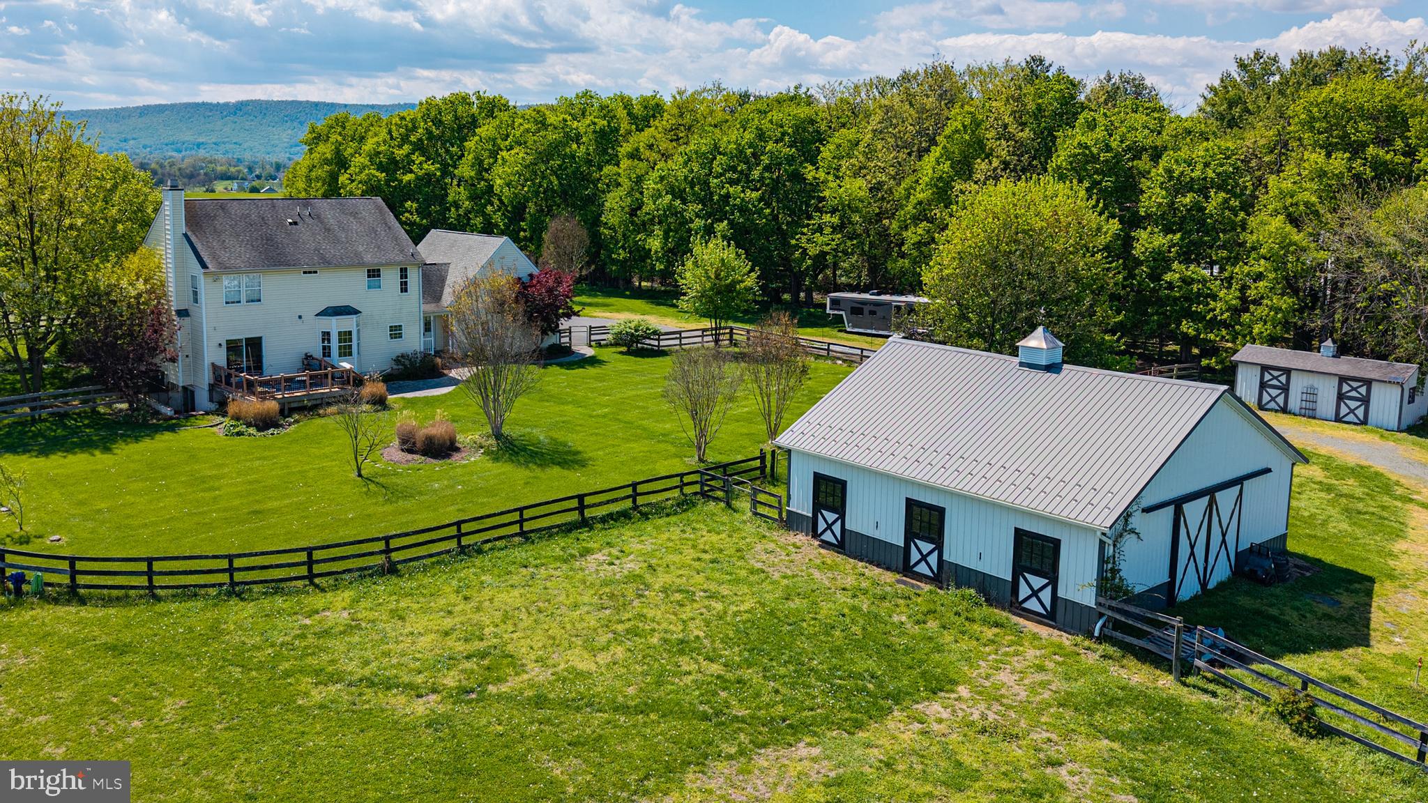 LOVETTSVILLE - Residential