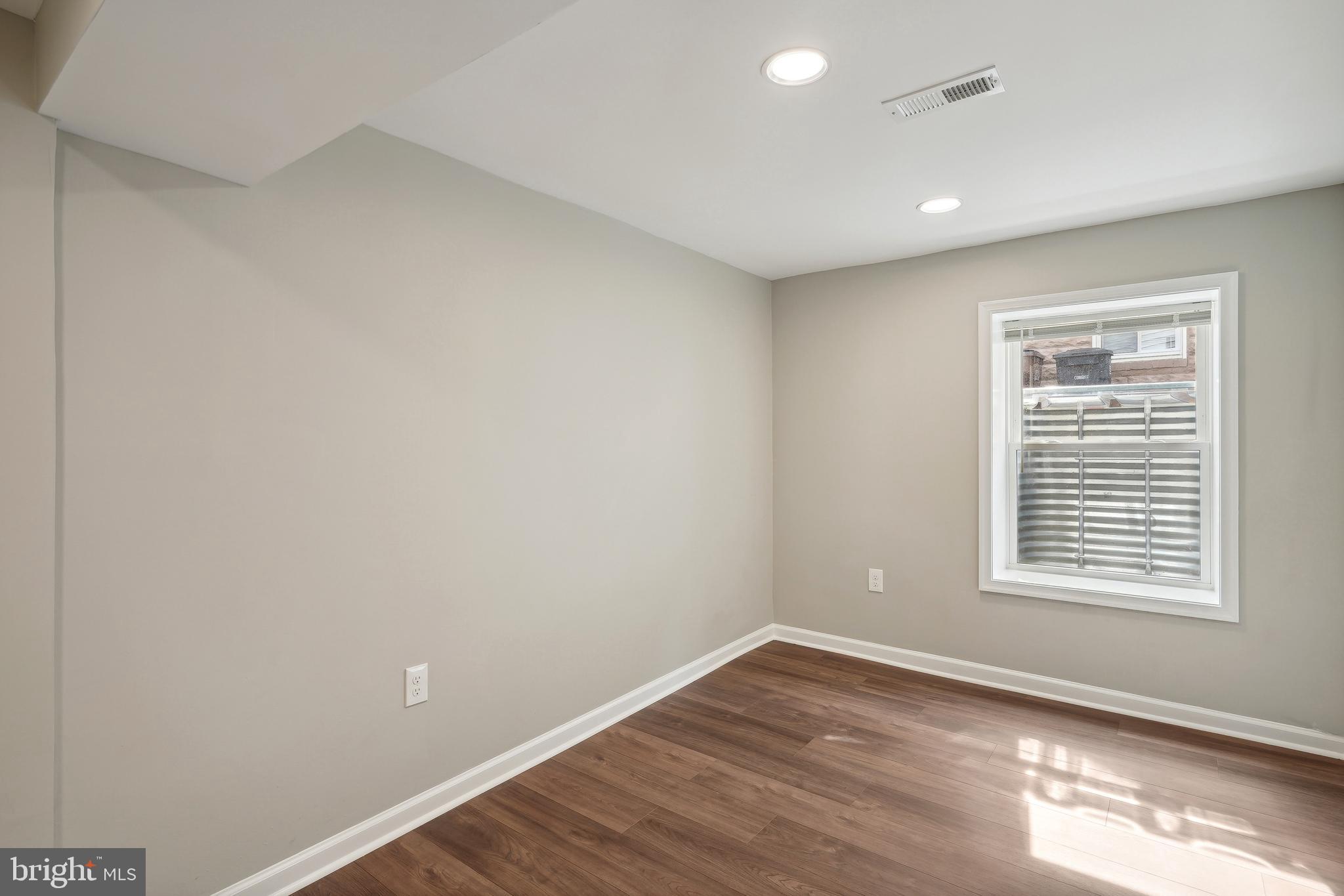 RIVERDALE PARK - Residential Lease