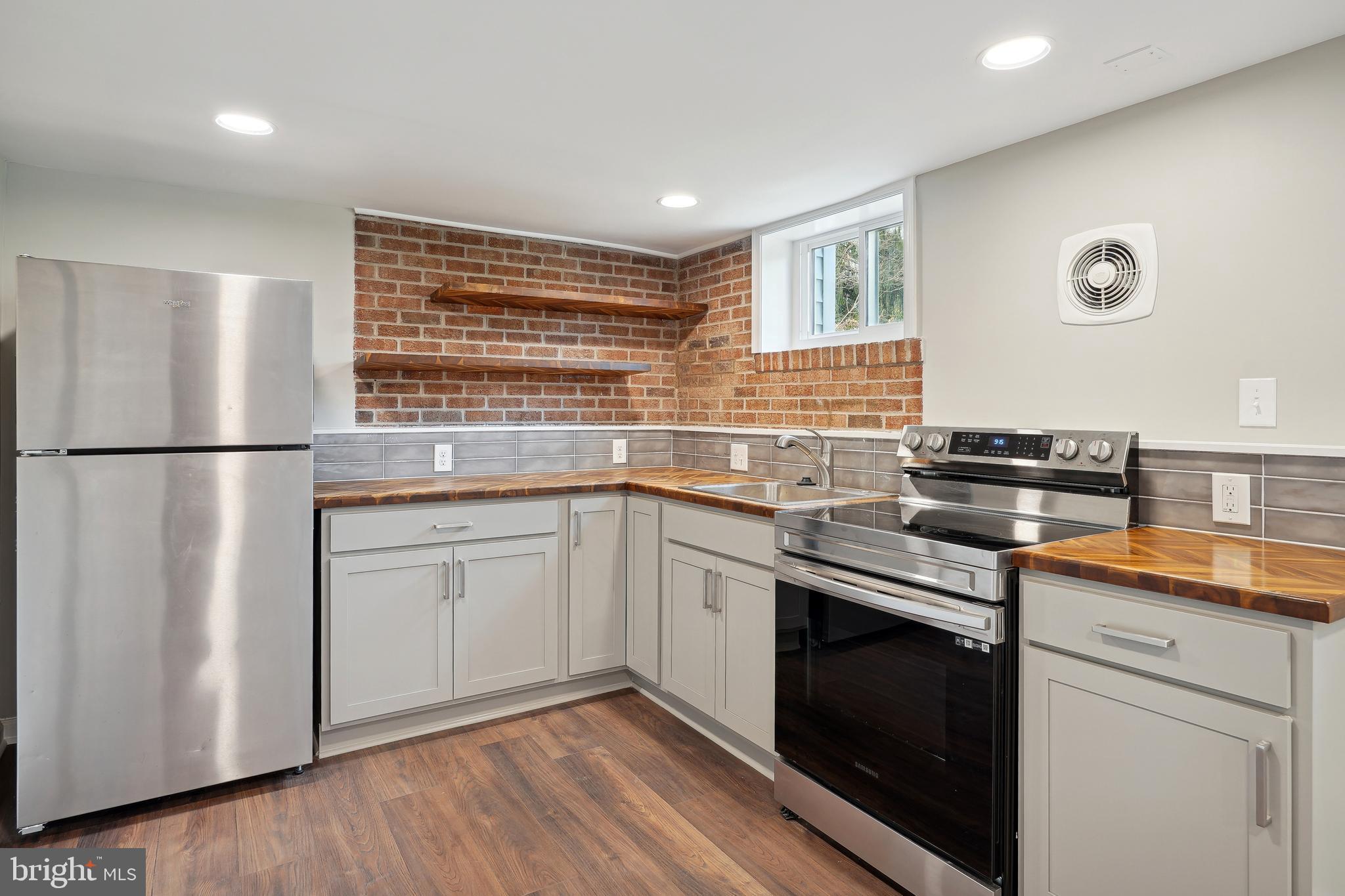 RIVERDALE PARK - Residential Lease