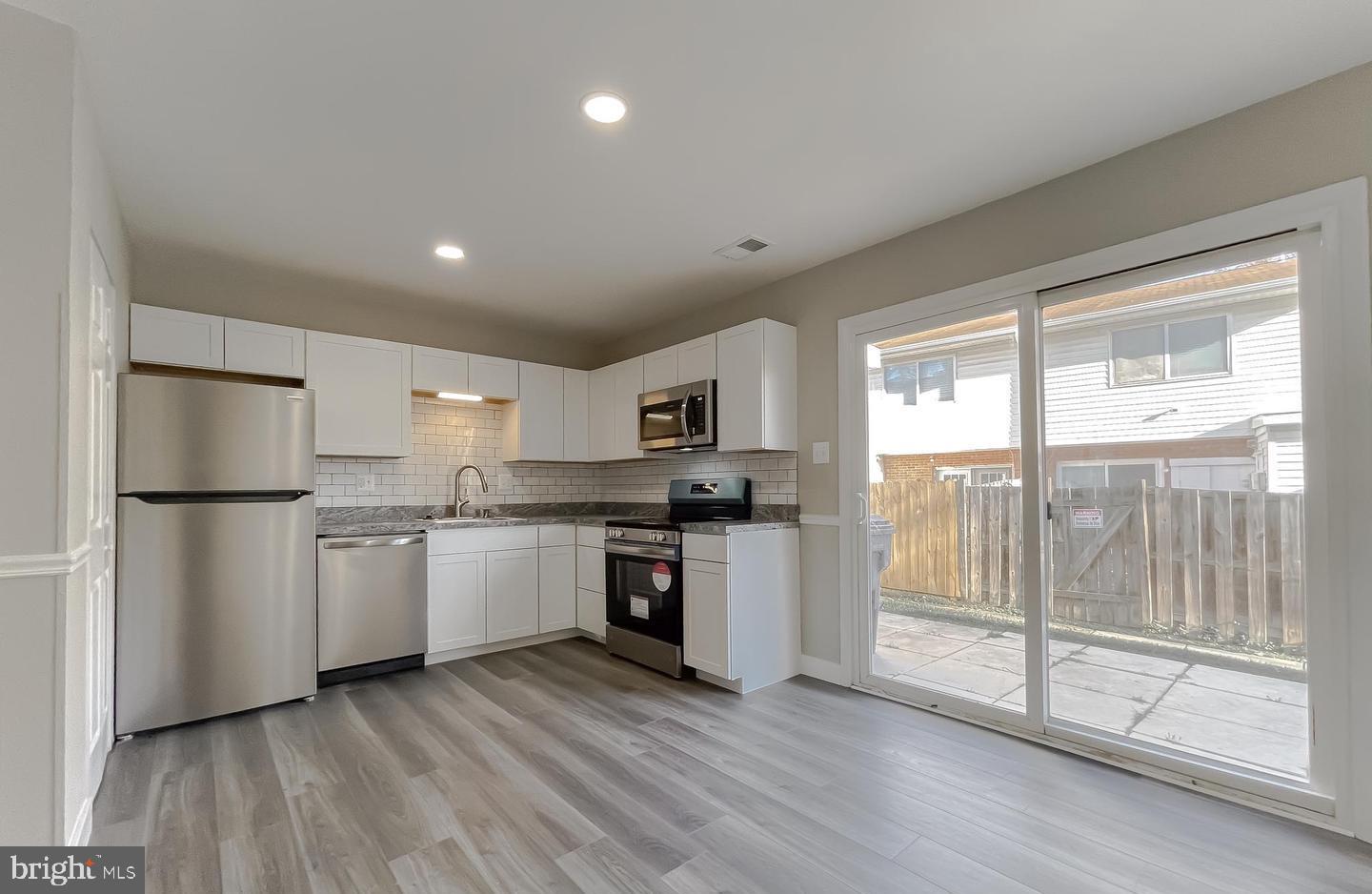 OAK MANOR TWN HSE CONDO - Residential Lease