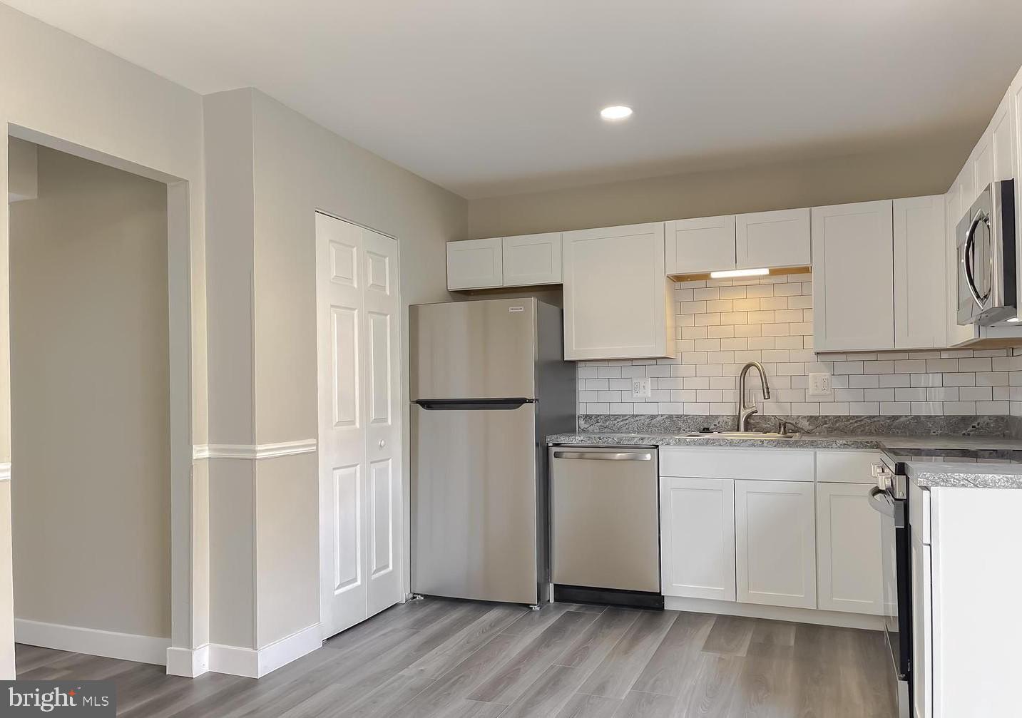 OAK MANOR TWN HSE CONDO - Residential Lease