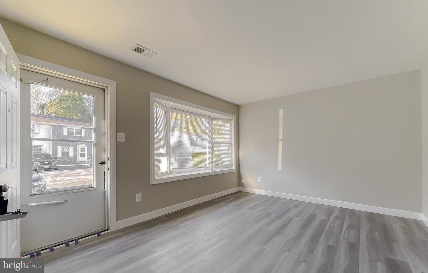 OAK MANOR TWN HSE CONDO - Residential Lease