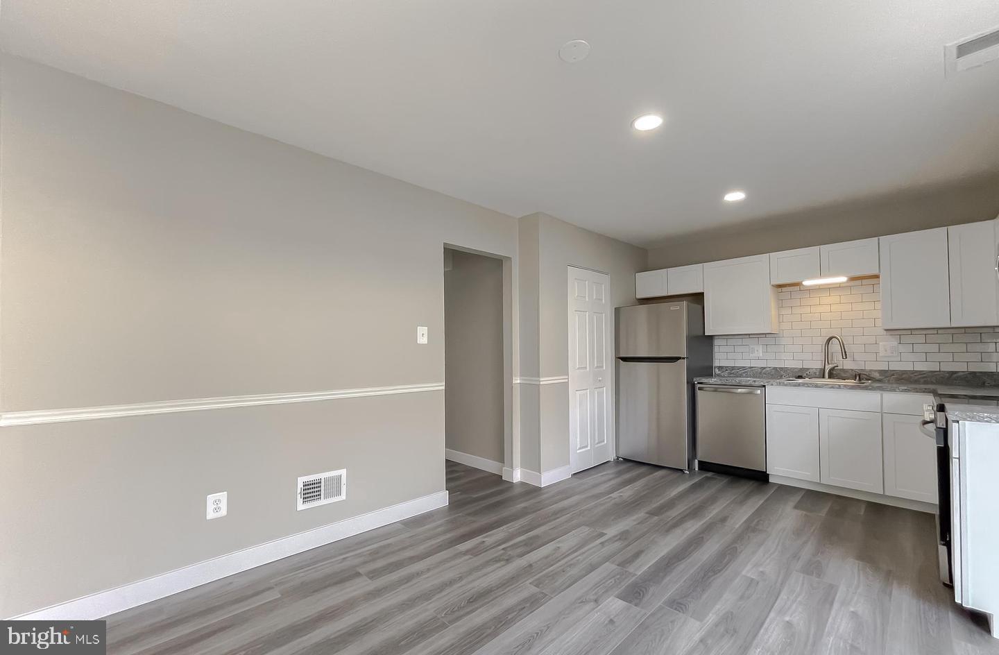 OAK MANOR TWN HSE CONDO - Residential Lease