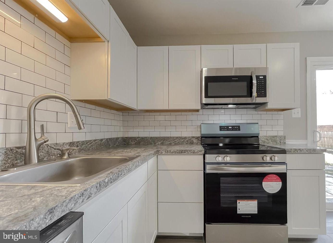 OAK MANOR TWN HSE CONDO - Residential Lease