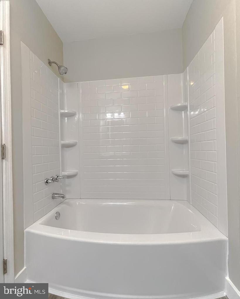 OAK MANOR TWN HSE CONDO - Residential Lease