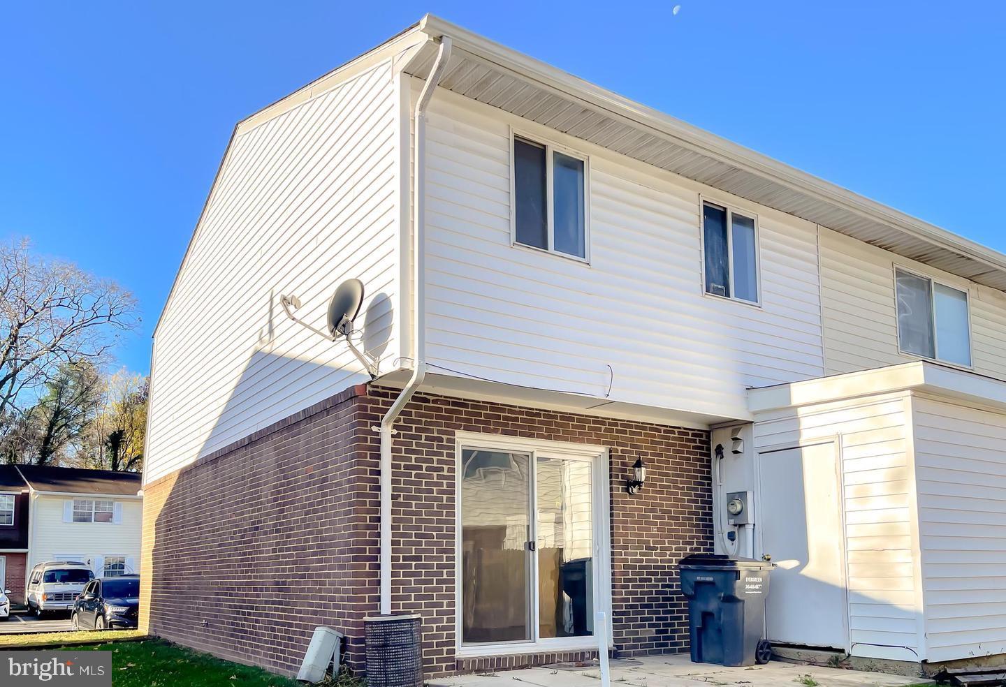 OAK MANOR TWN HSE CONDO - Residential Lease