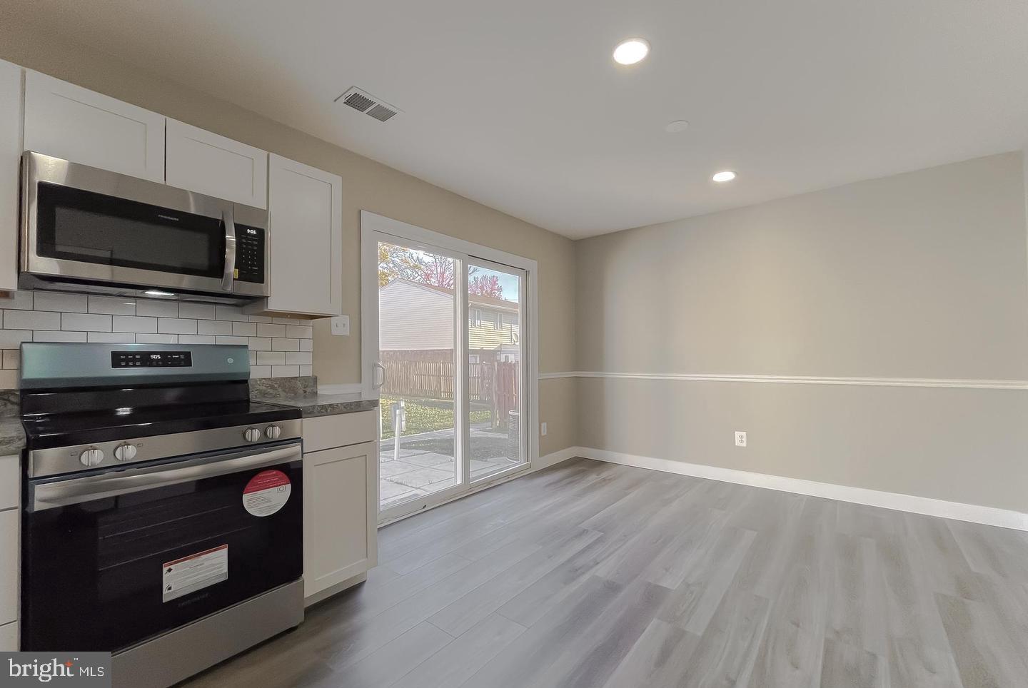 OAK MANOR TWN HSE CONDO - Residential Lease