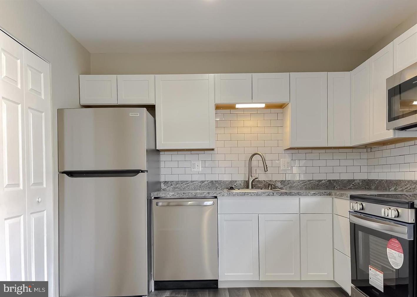 OAK MANOR TWN HSE CONDO - Residential Lease