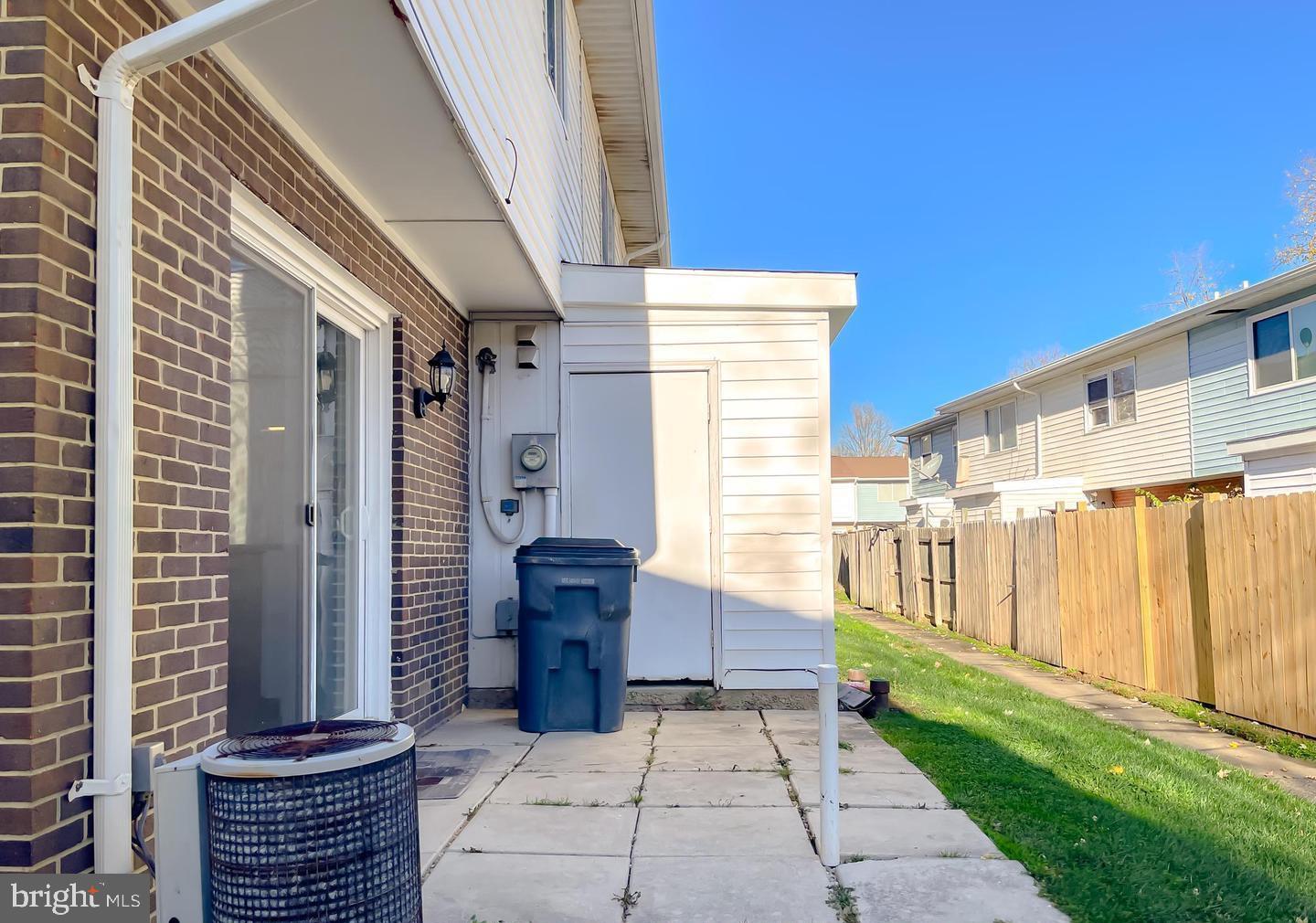 OAK MANOR TWN HSE CONDO - Residential Lease