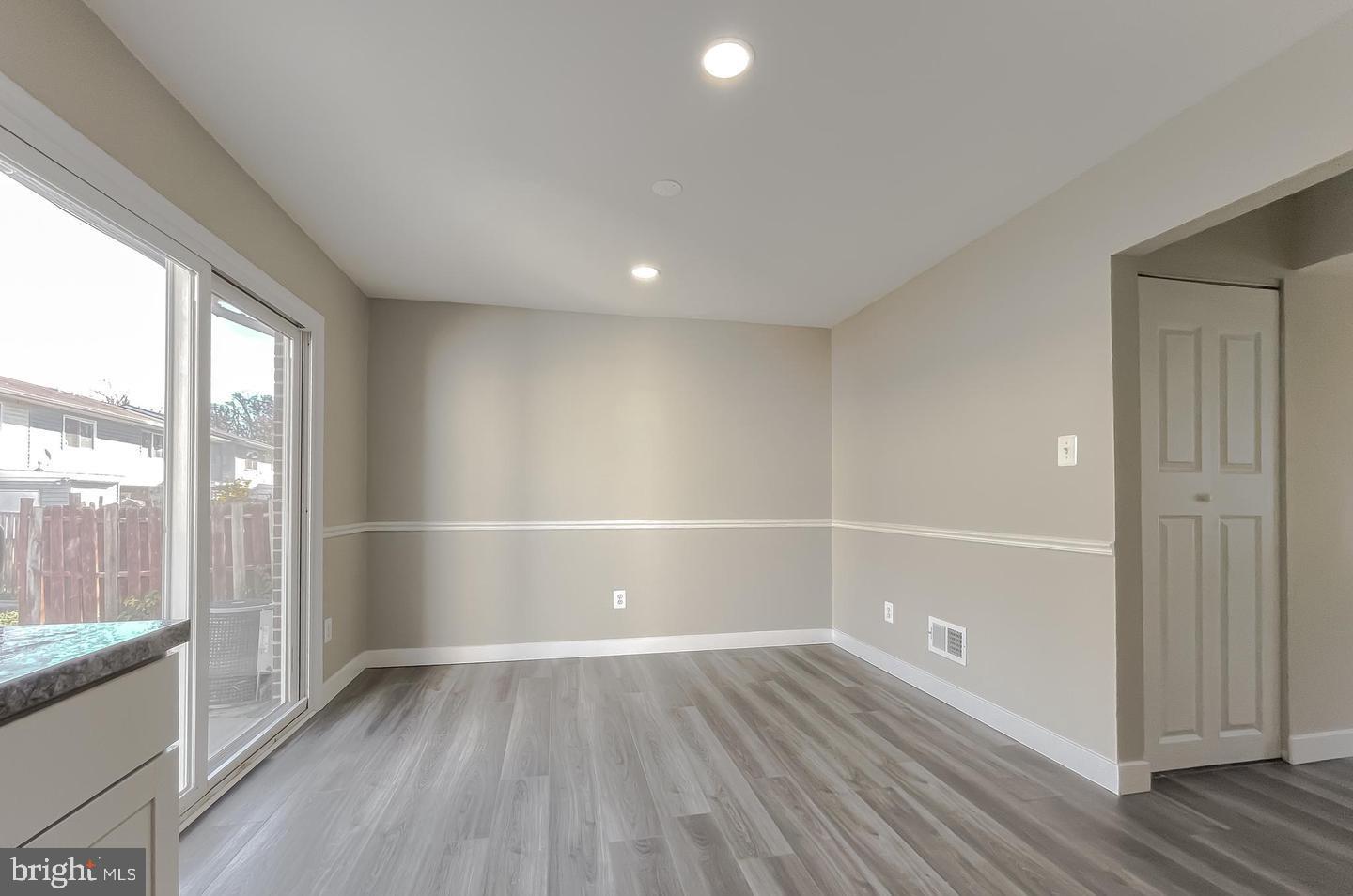 OAK MANOR TWN HSE CONDO - Residential Lease