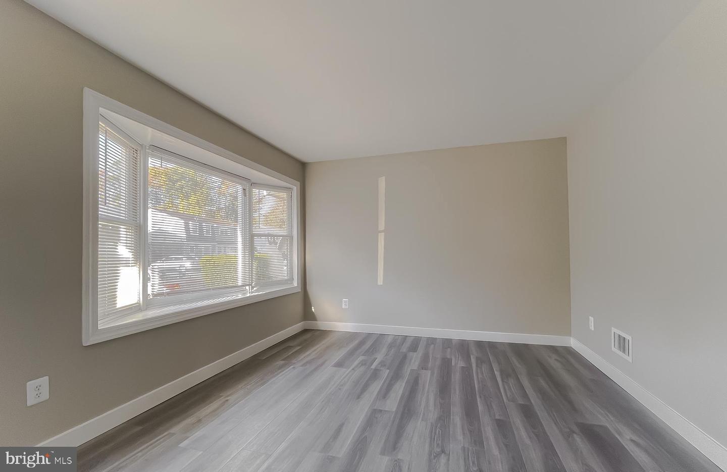 OAK MANOR TWN HSE CONDO - Residential Lease