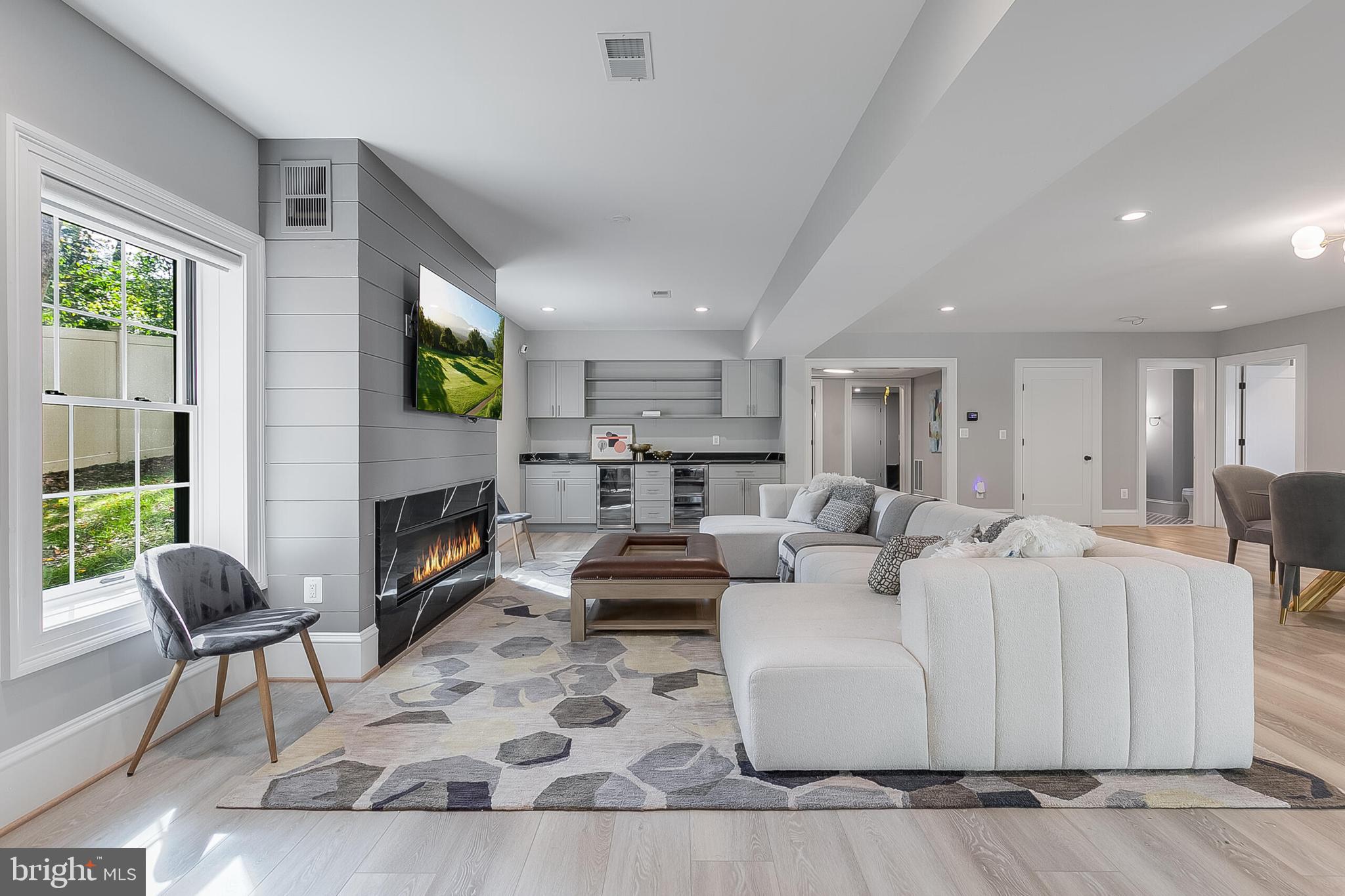 RIVER OAKS - Residential Lease