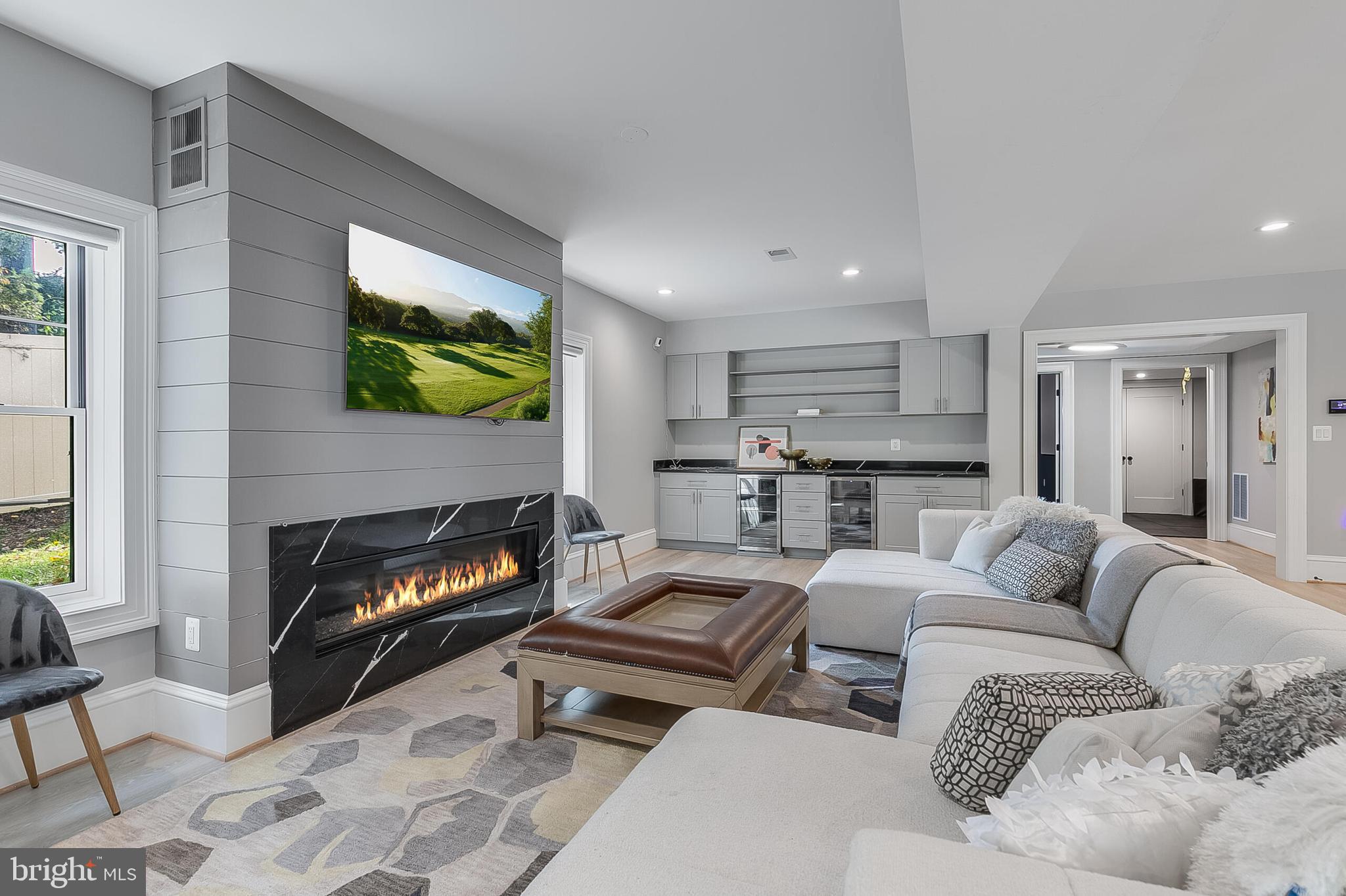 RIVER OAKS - Residential Lease