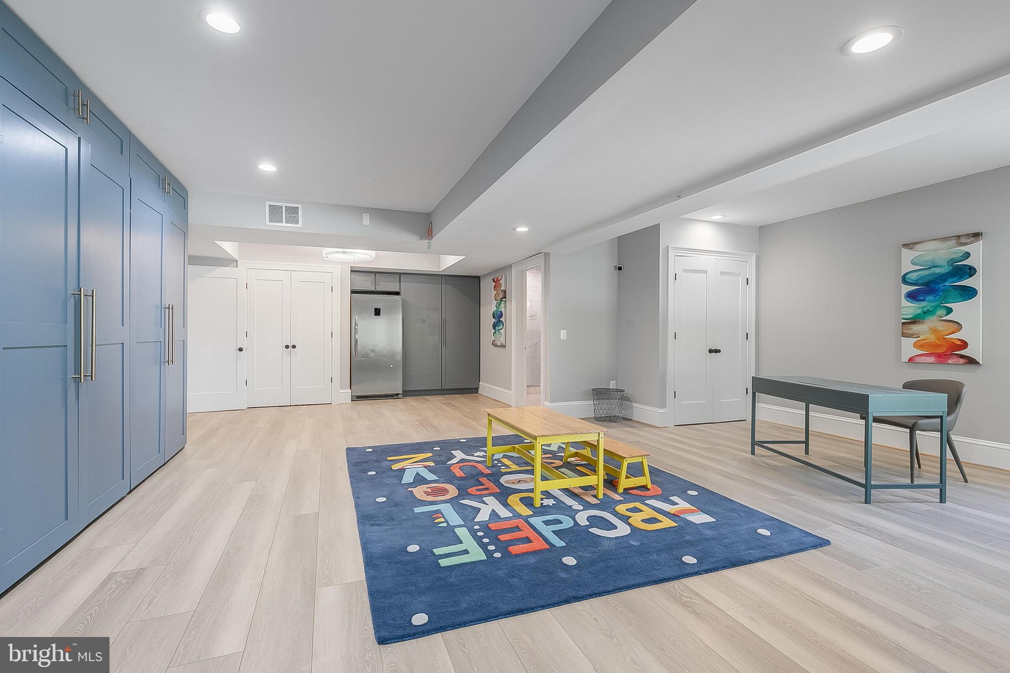 RIVER OAKS - Residential Lease