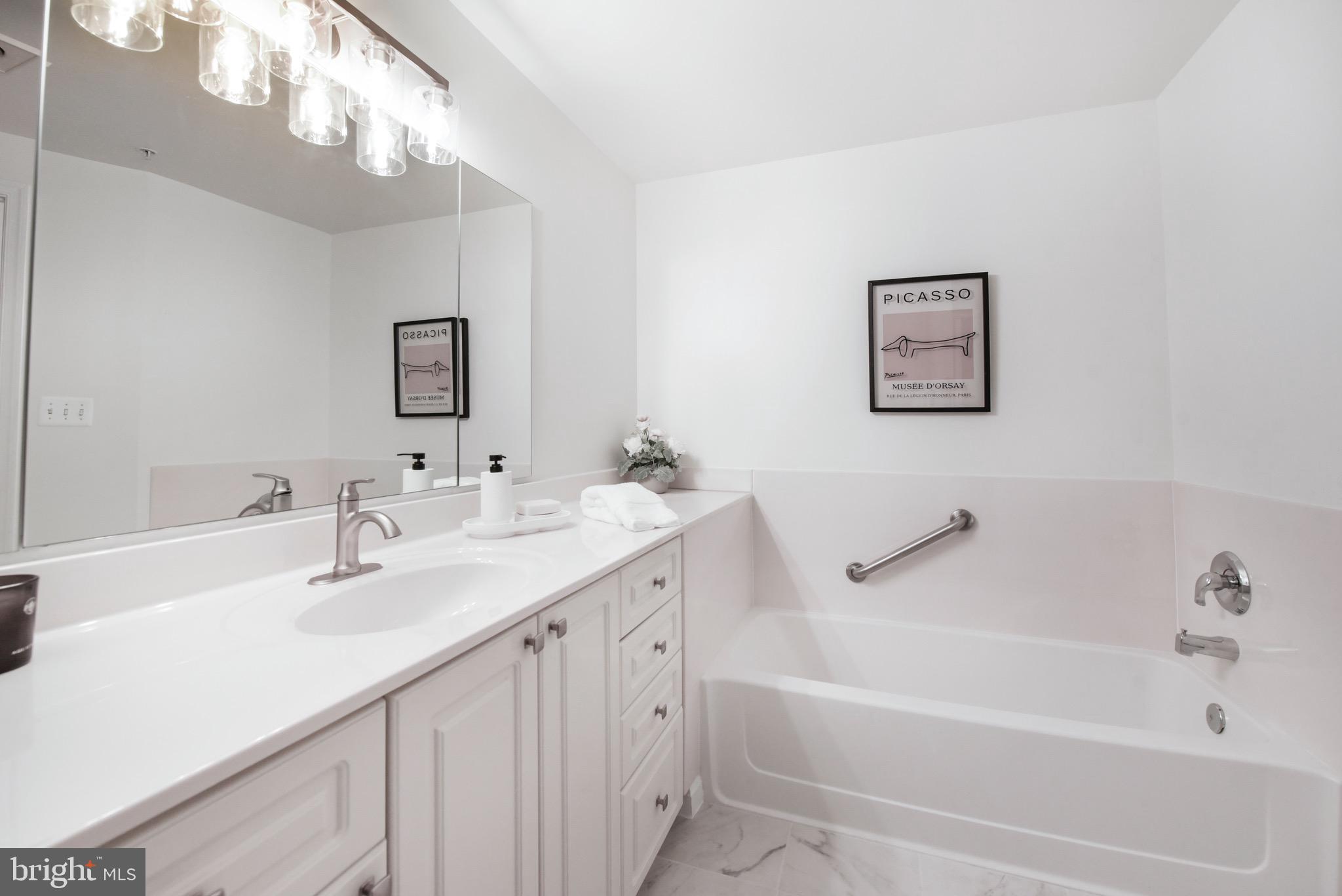 LANSDOWNE WOODS - Residential