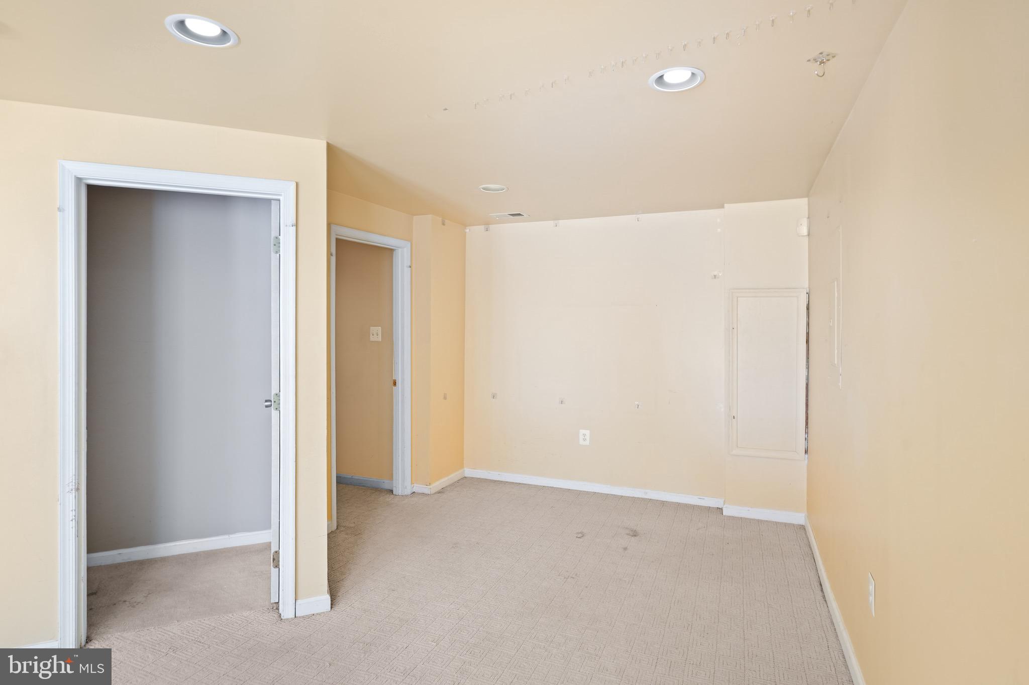 OAK TREE - Residential