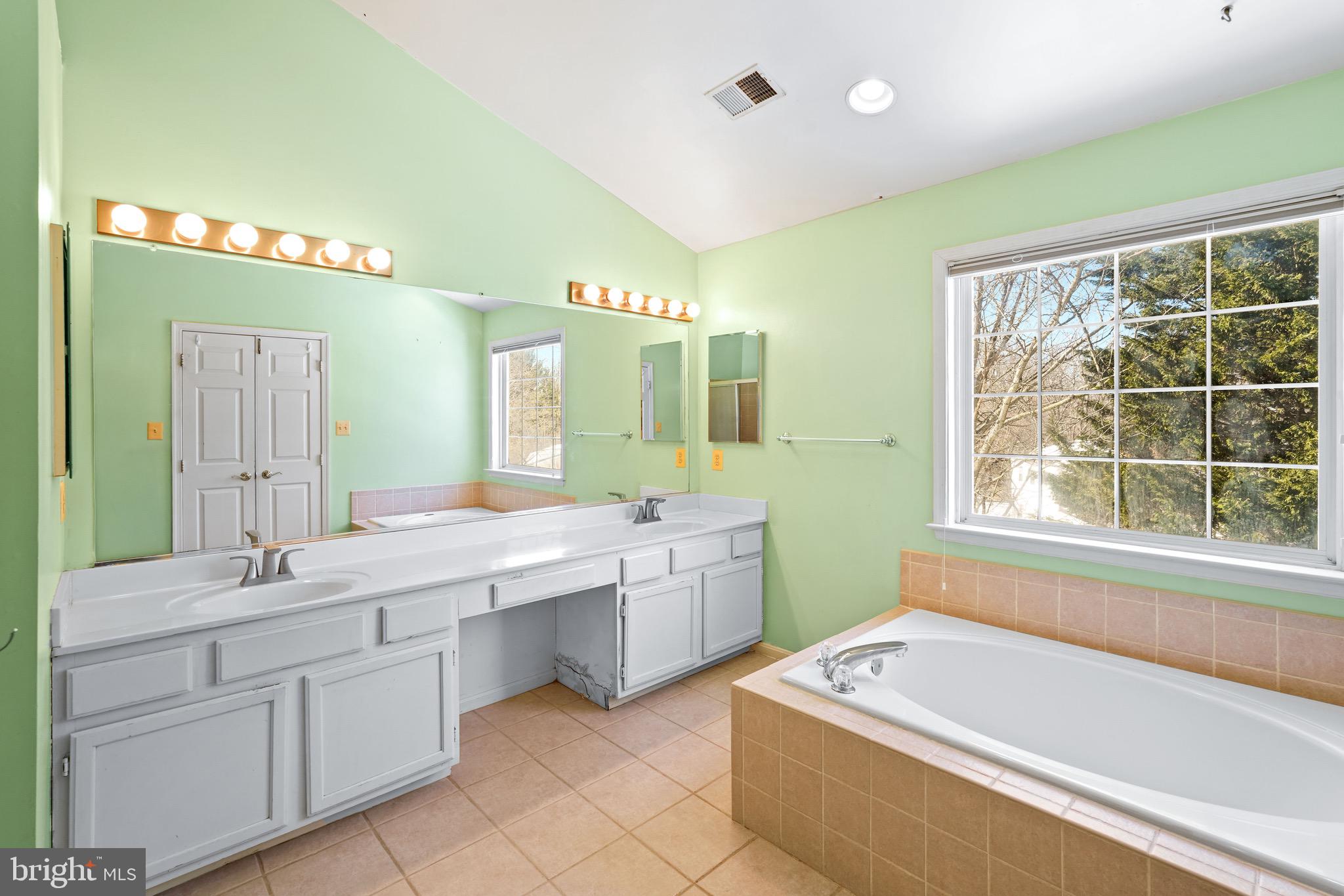 OAK TREE - Residential