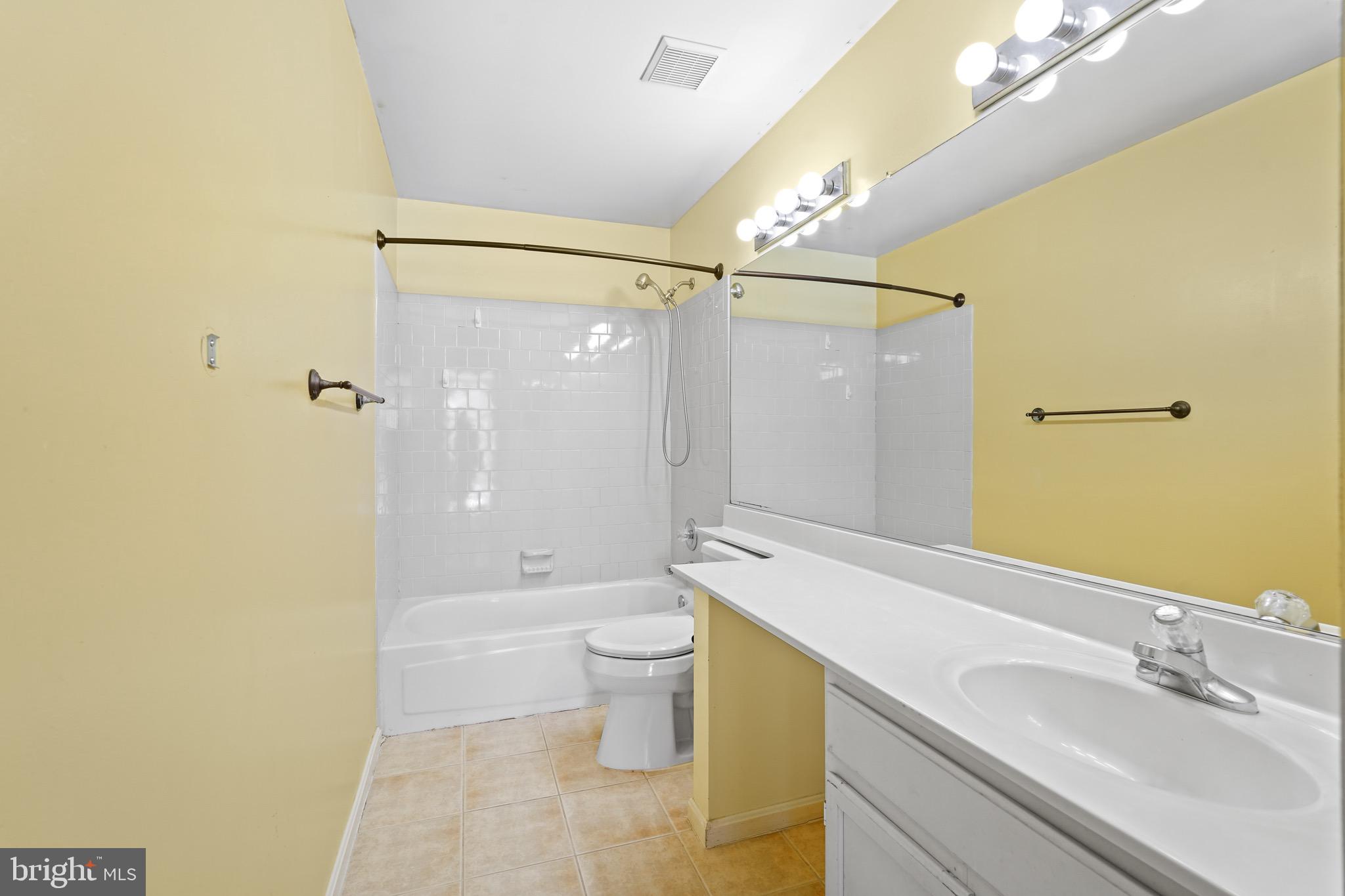 OAK TREE - Residential