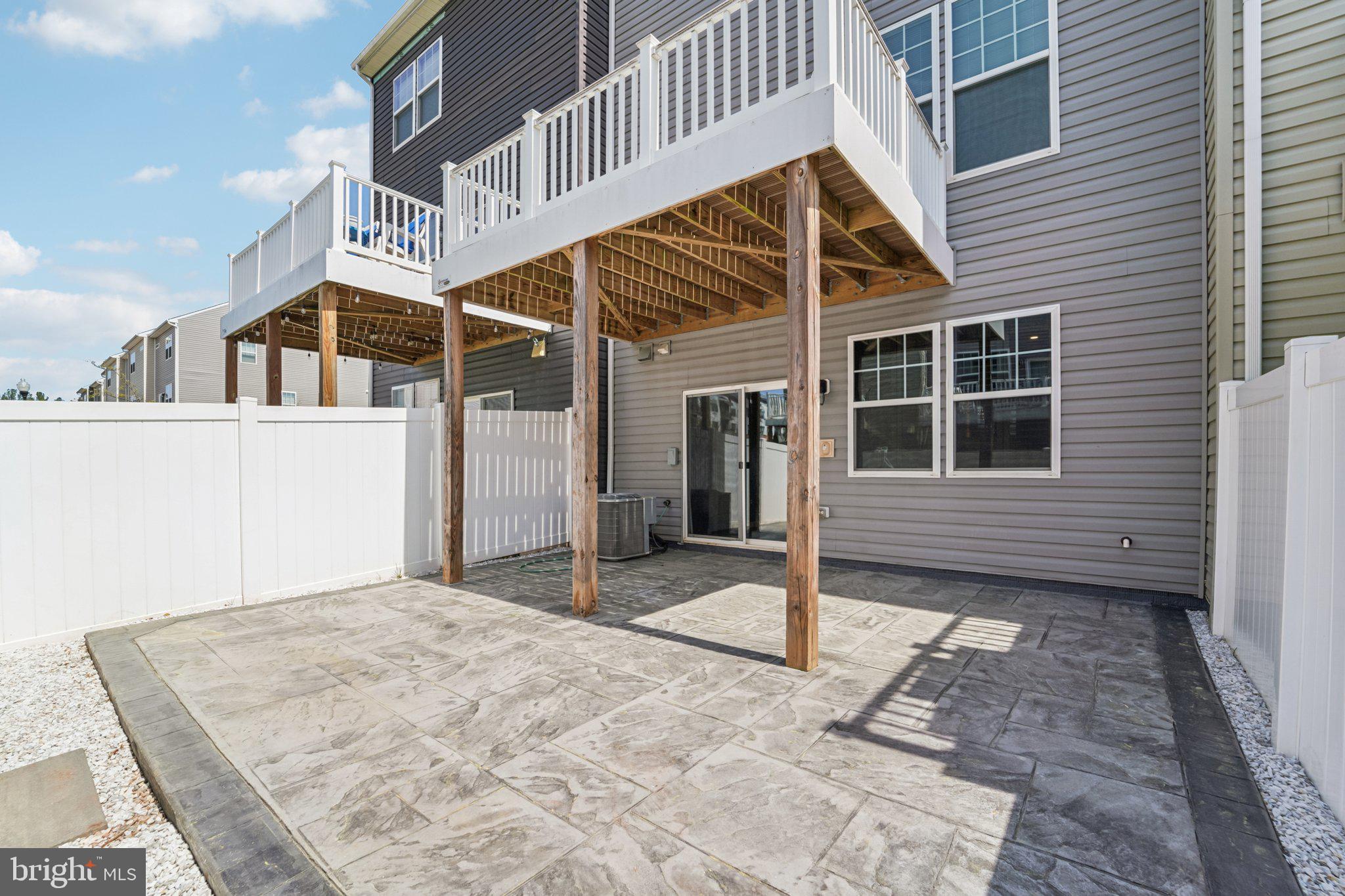 TOWN CENTER COMMONS - Residential