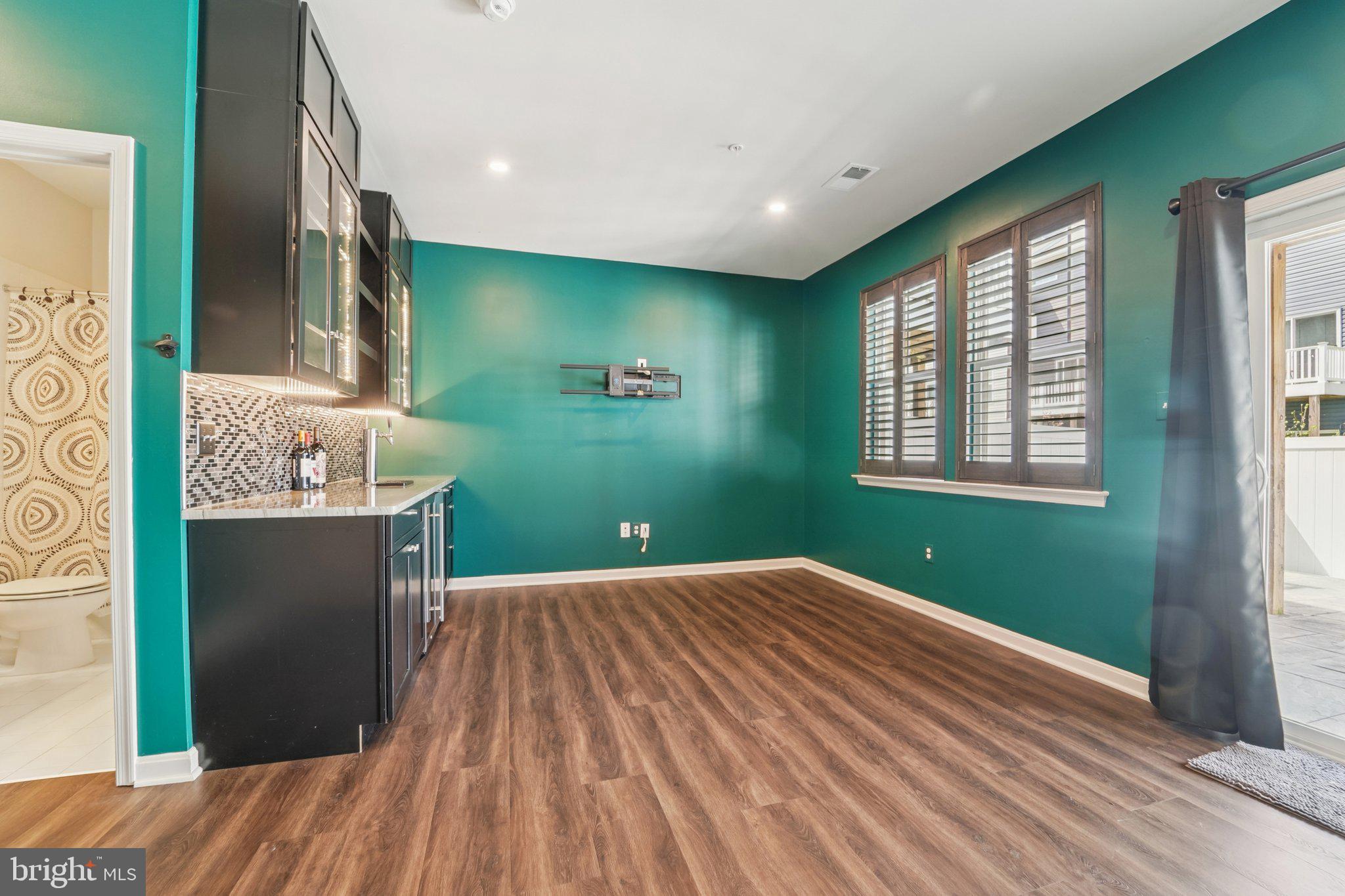 TOWN CENTER COMMONS - Residential