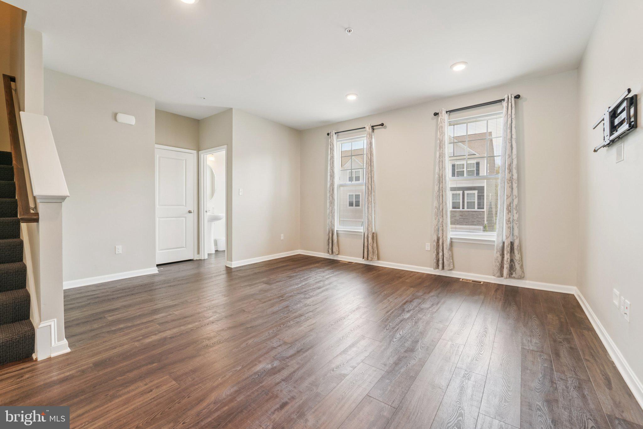 TOWN CENTER COMMONS - Residential