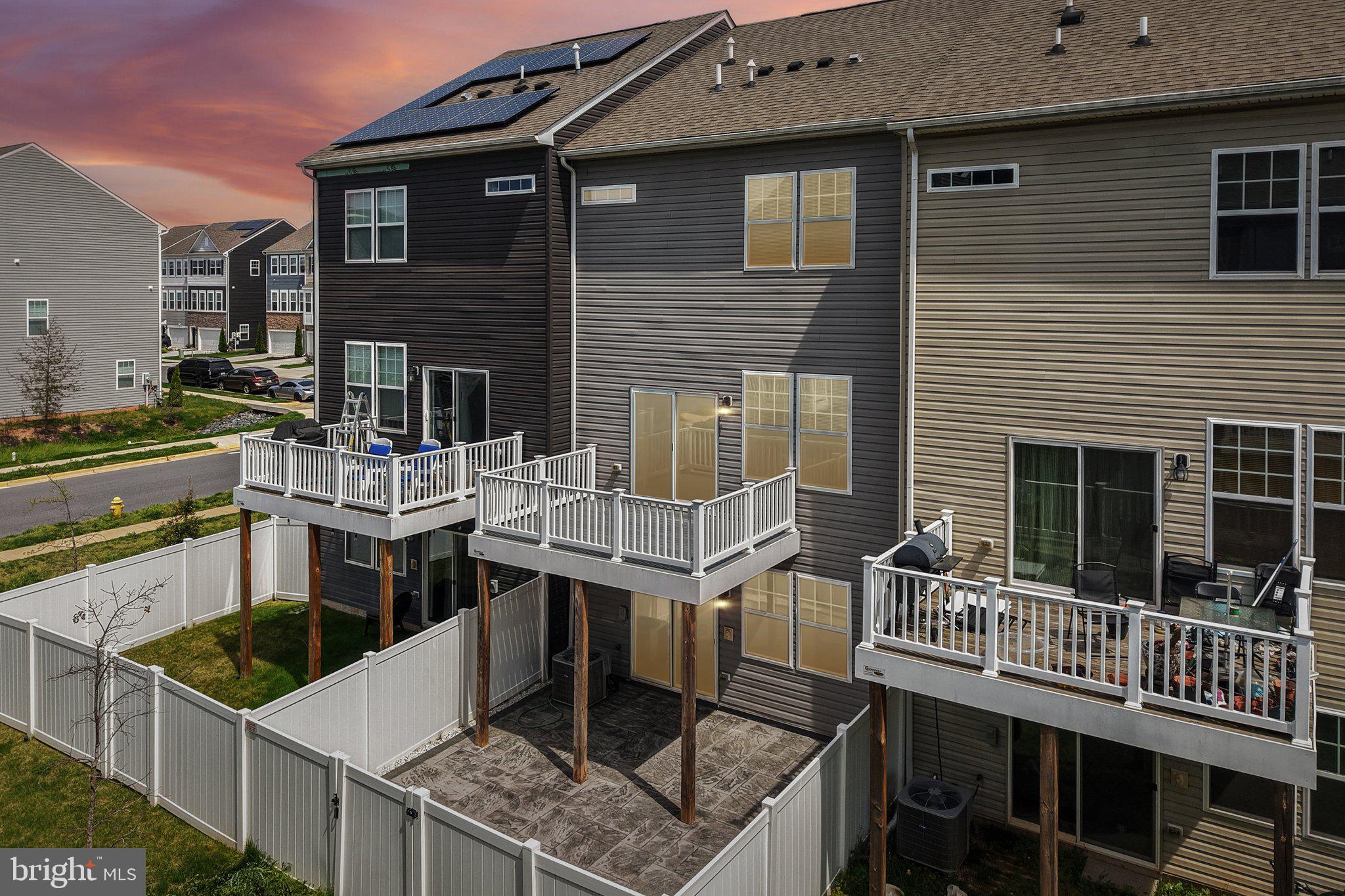 TOWN CENTER COMMONS - Residential