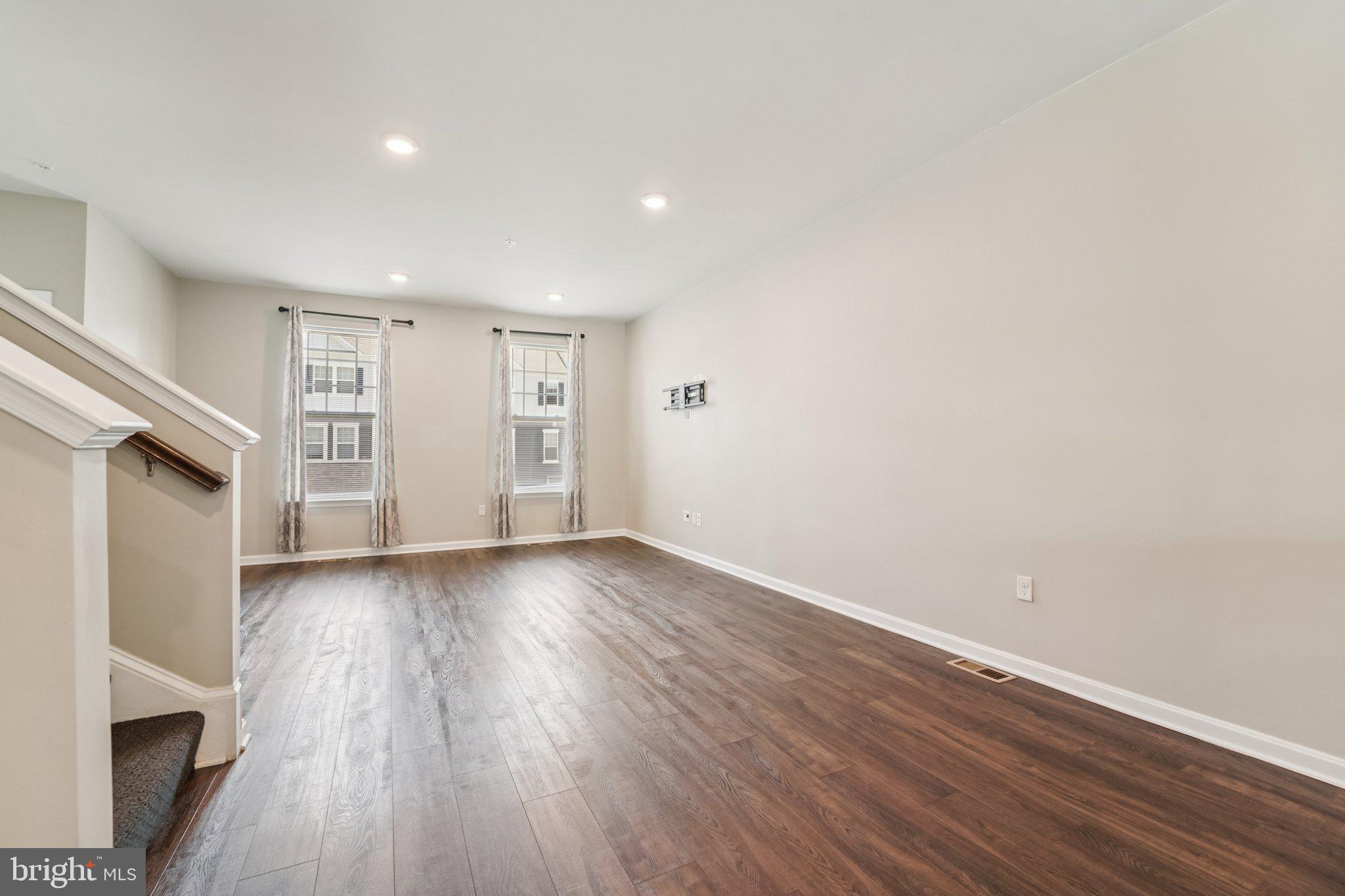 TOWN CENTER COMMONS - Residential