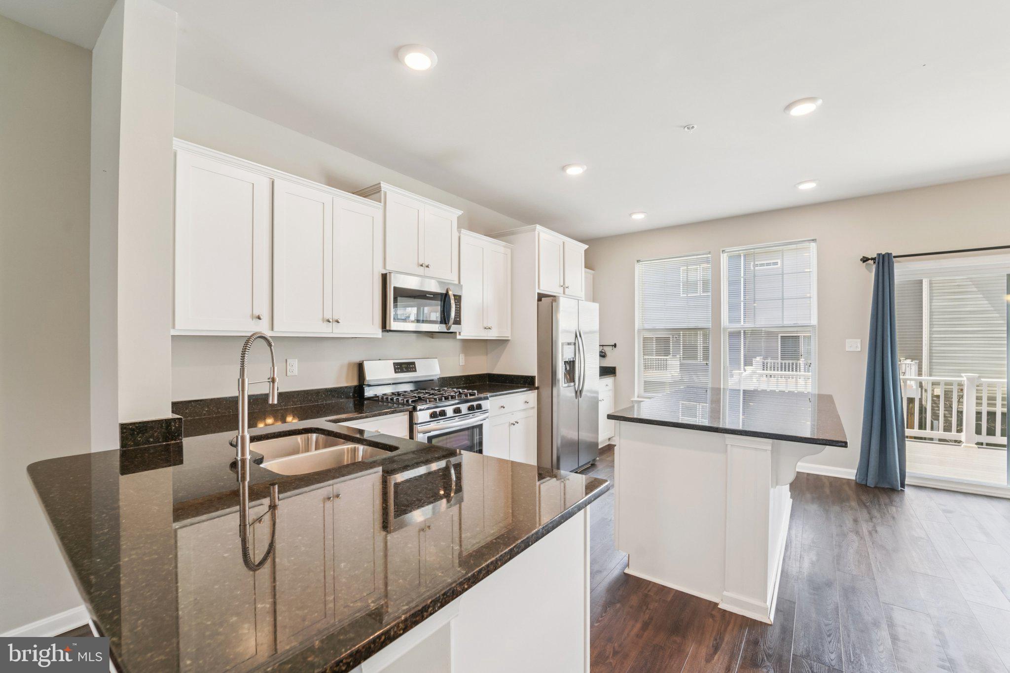 TOWN CENTER COMMONS - Residential