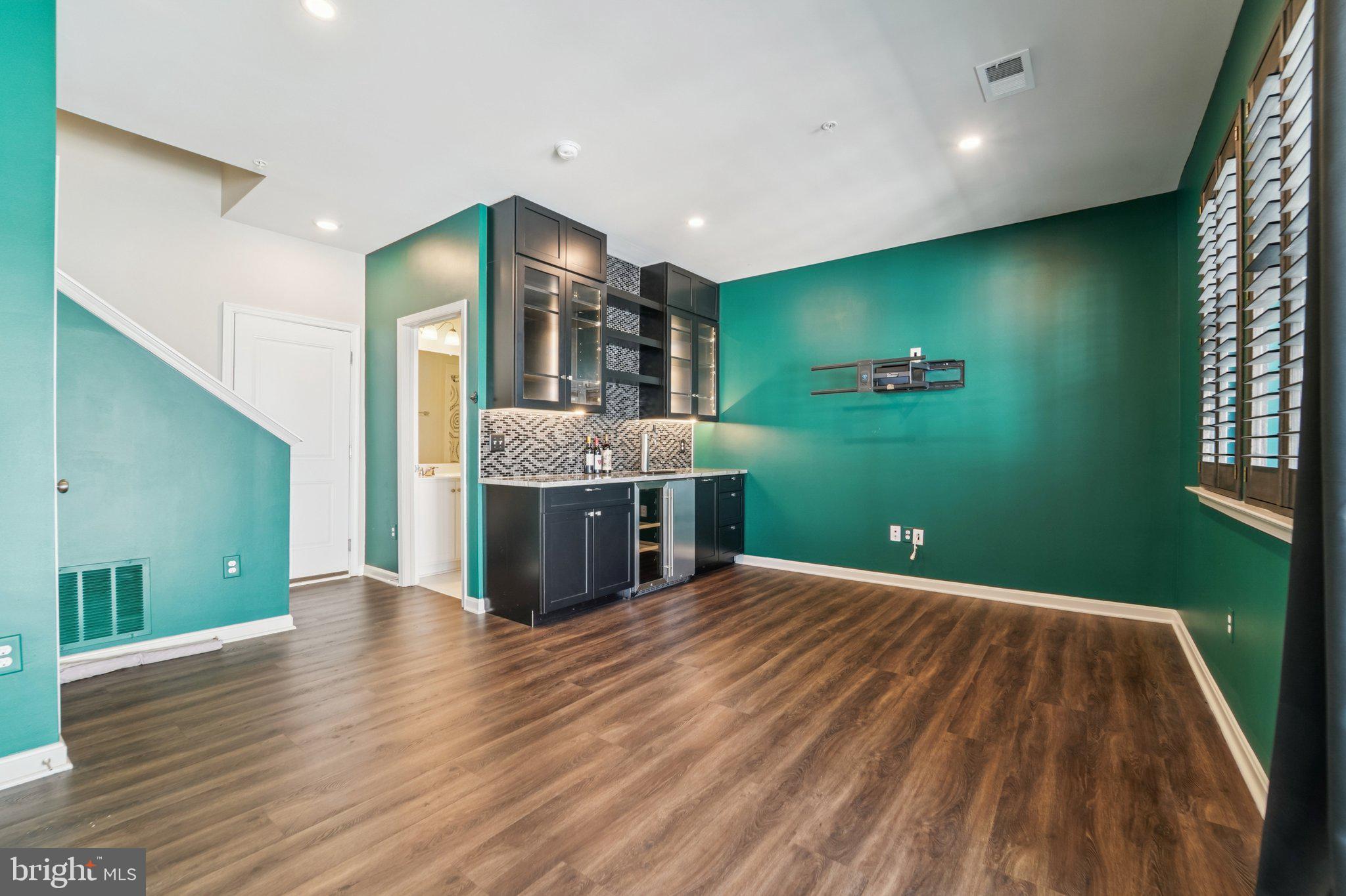 TOWN CENTER COMMONS - Residential