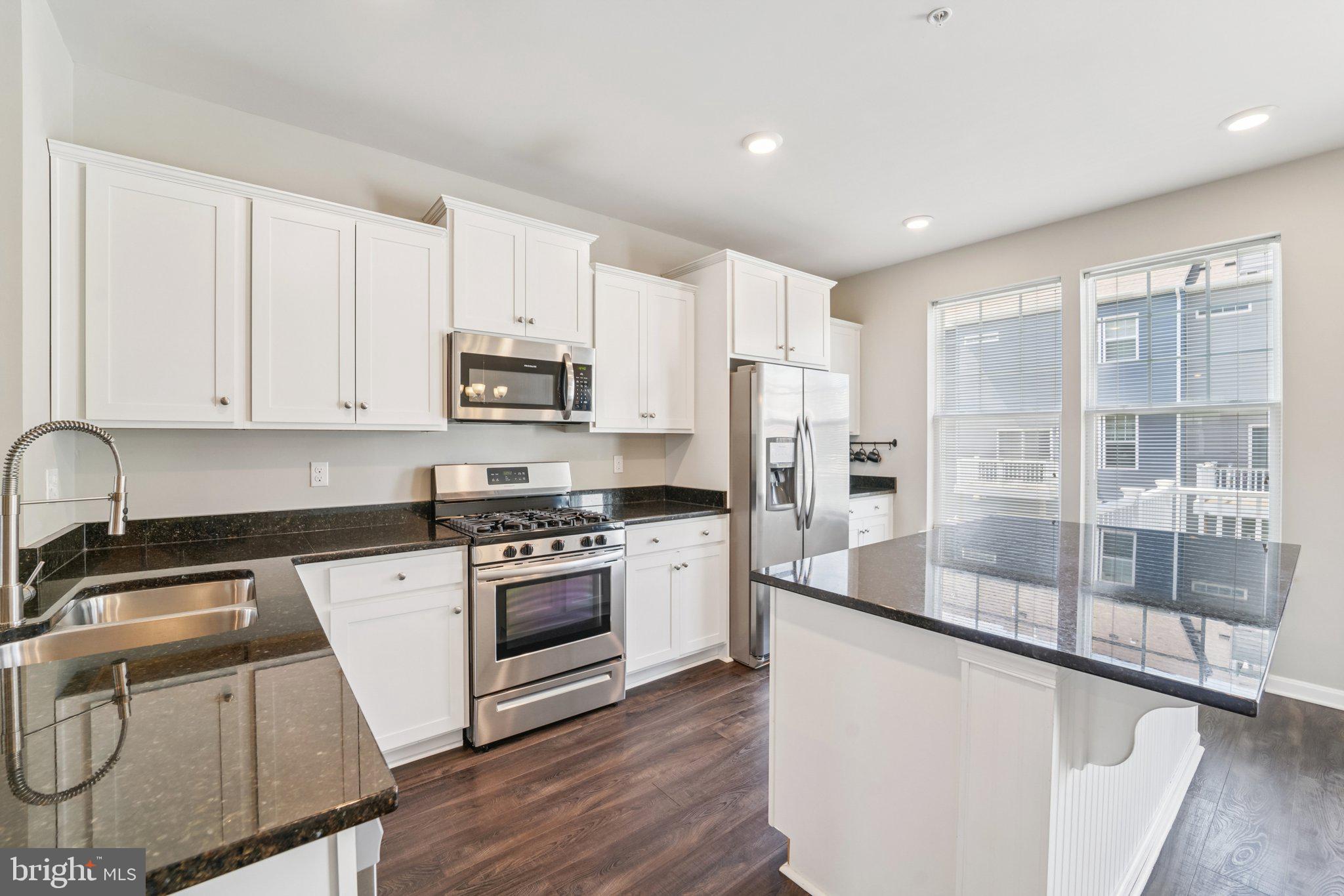 TOWN CENTER COMMONS - Residential