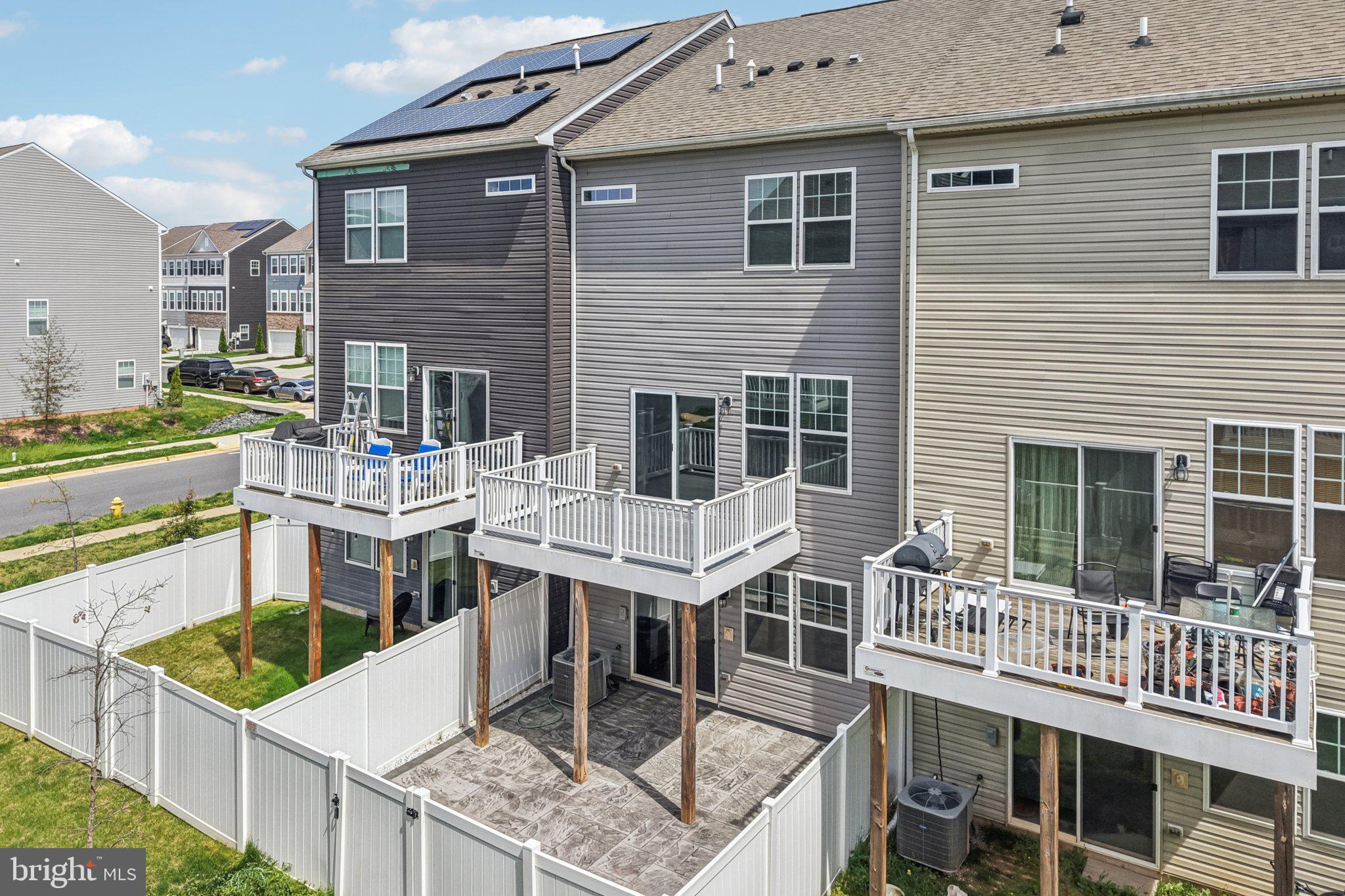 TOWN CENTER COMMONS - Residential