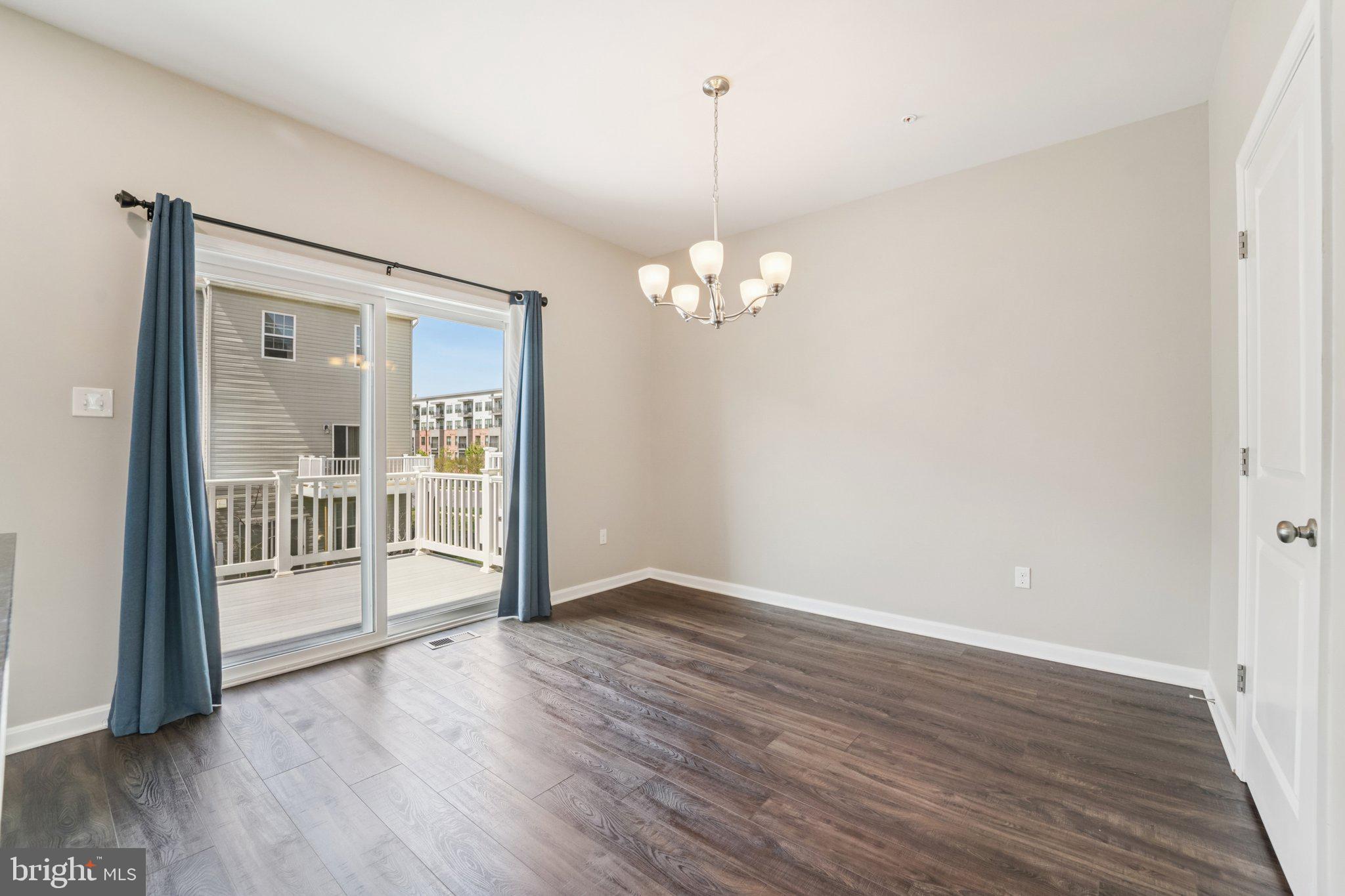 TOWN CENTER COMMONS - Residential