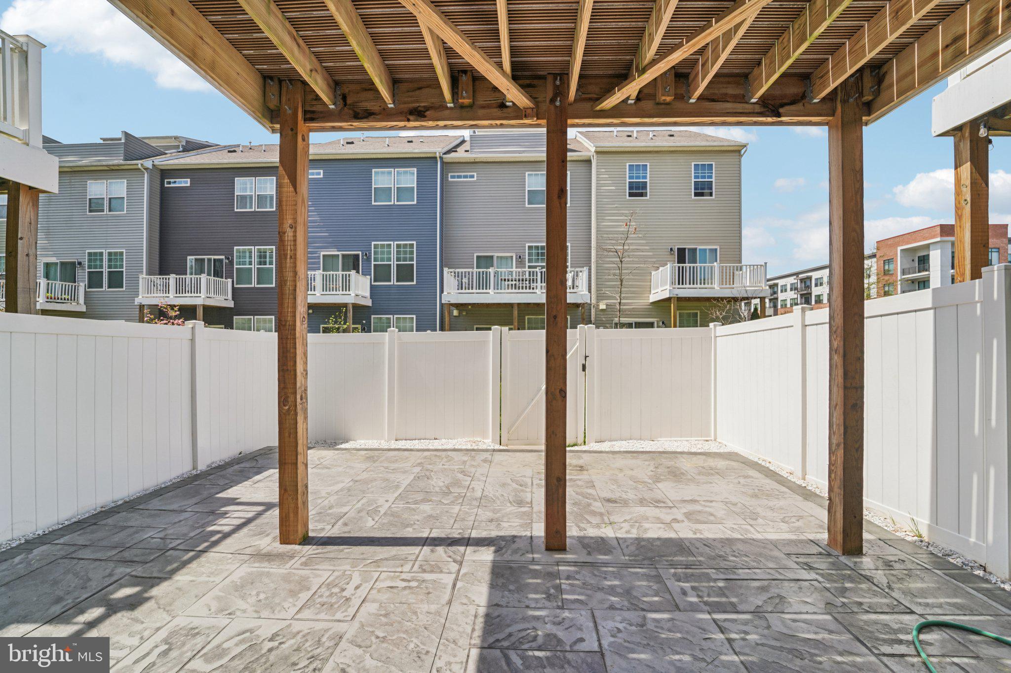 TOWN CENTER COMMONS - Residential