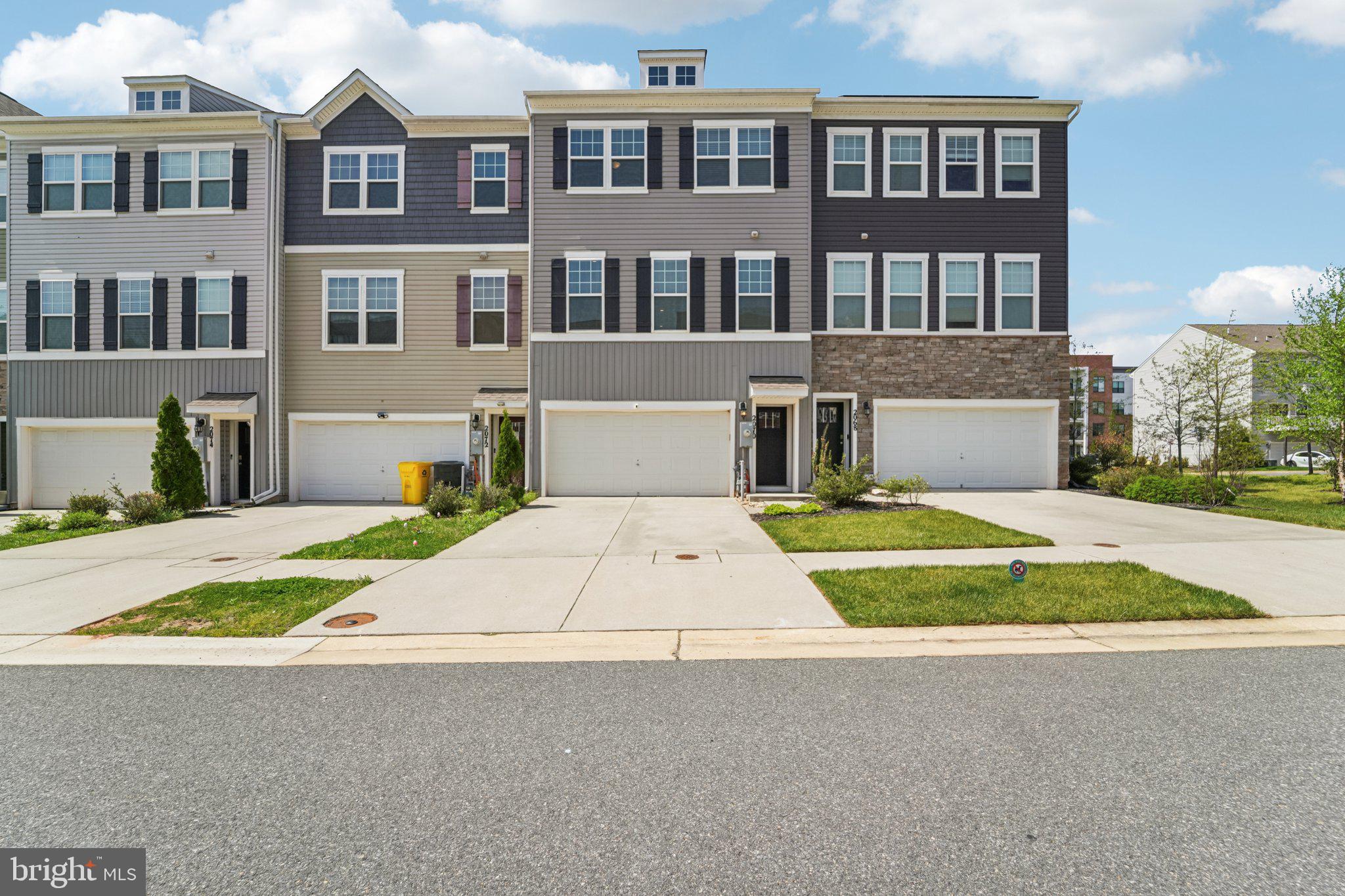 TOWN CENTER COMMONS - Residential