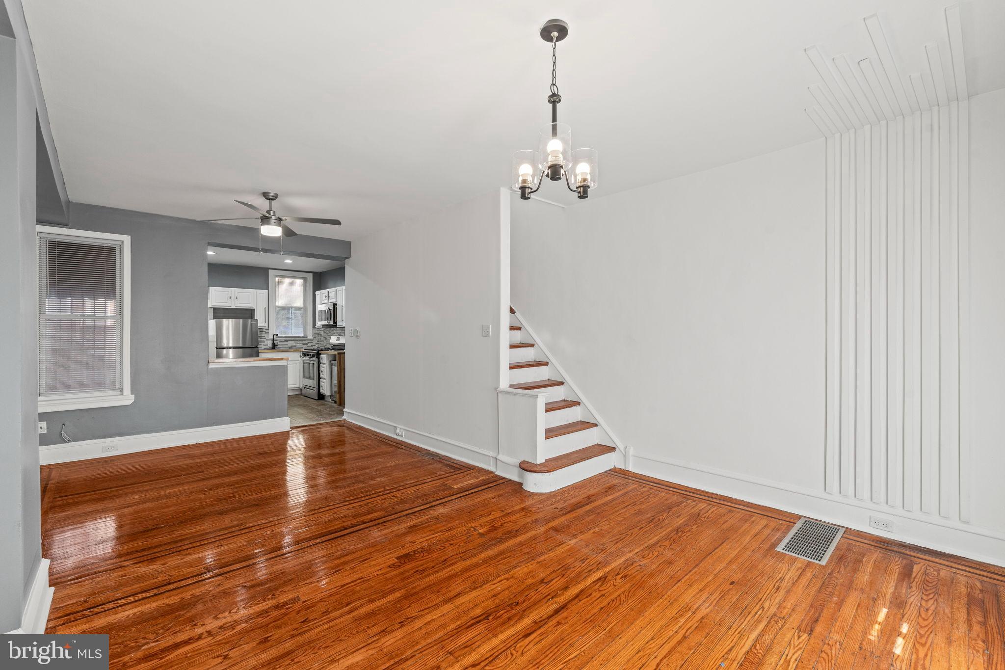 5708 N WOODSTOCK STREET