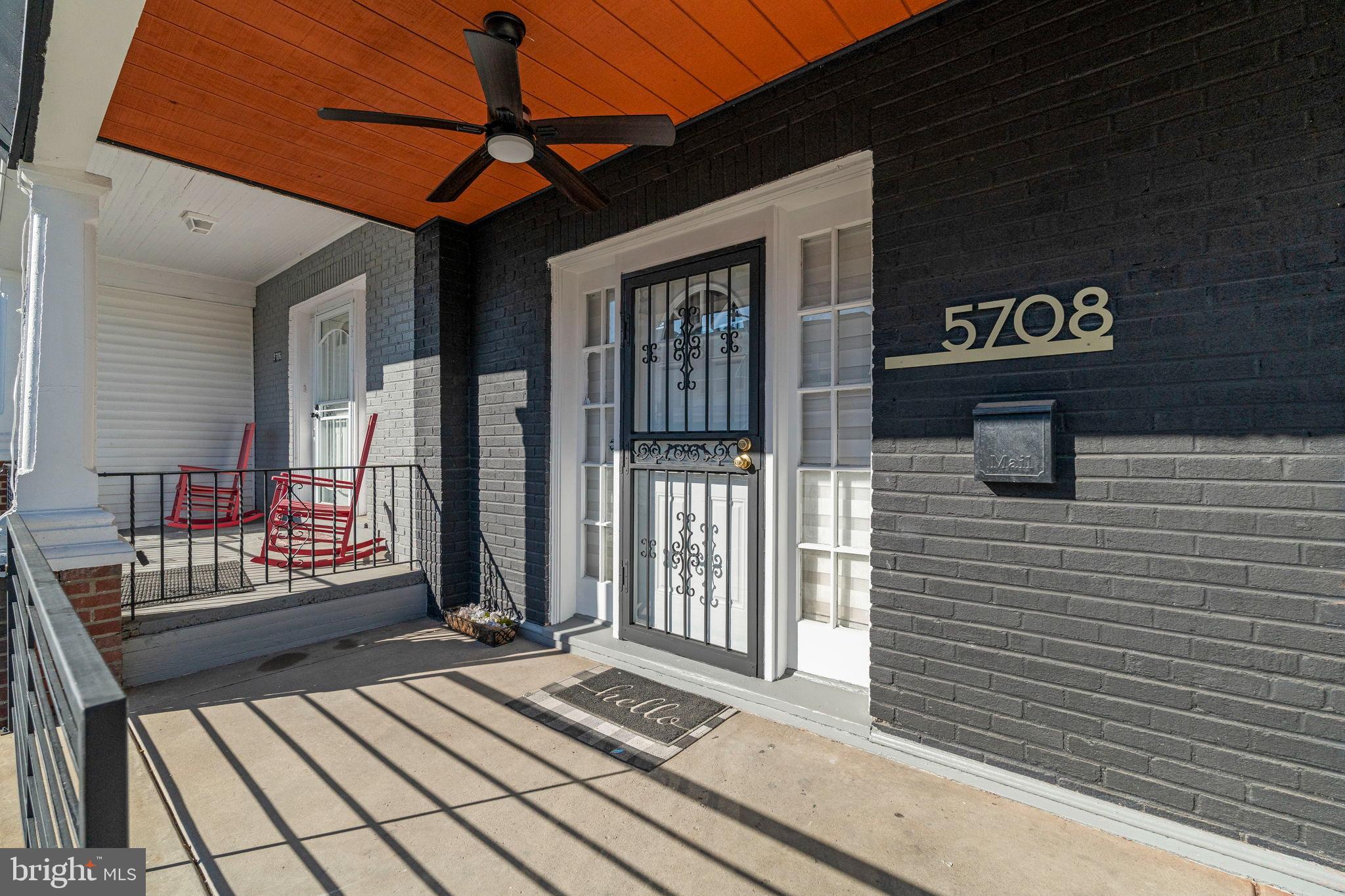 5708 N WOODSTOCK STREET