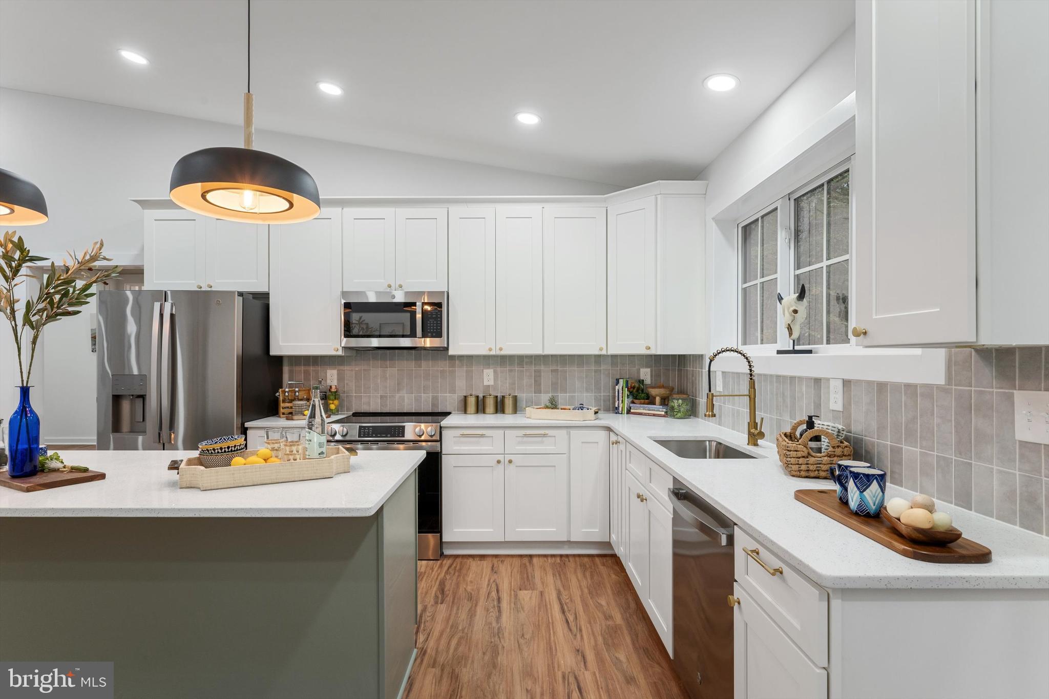 RIVERSIDE - Residential