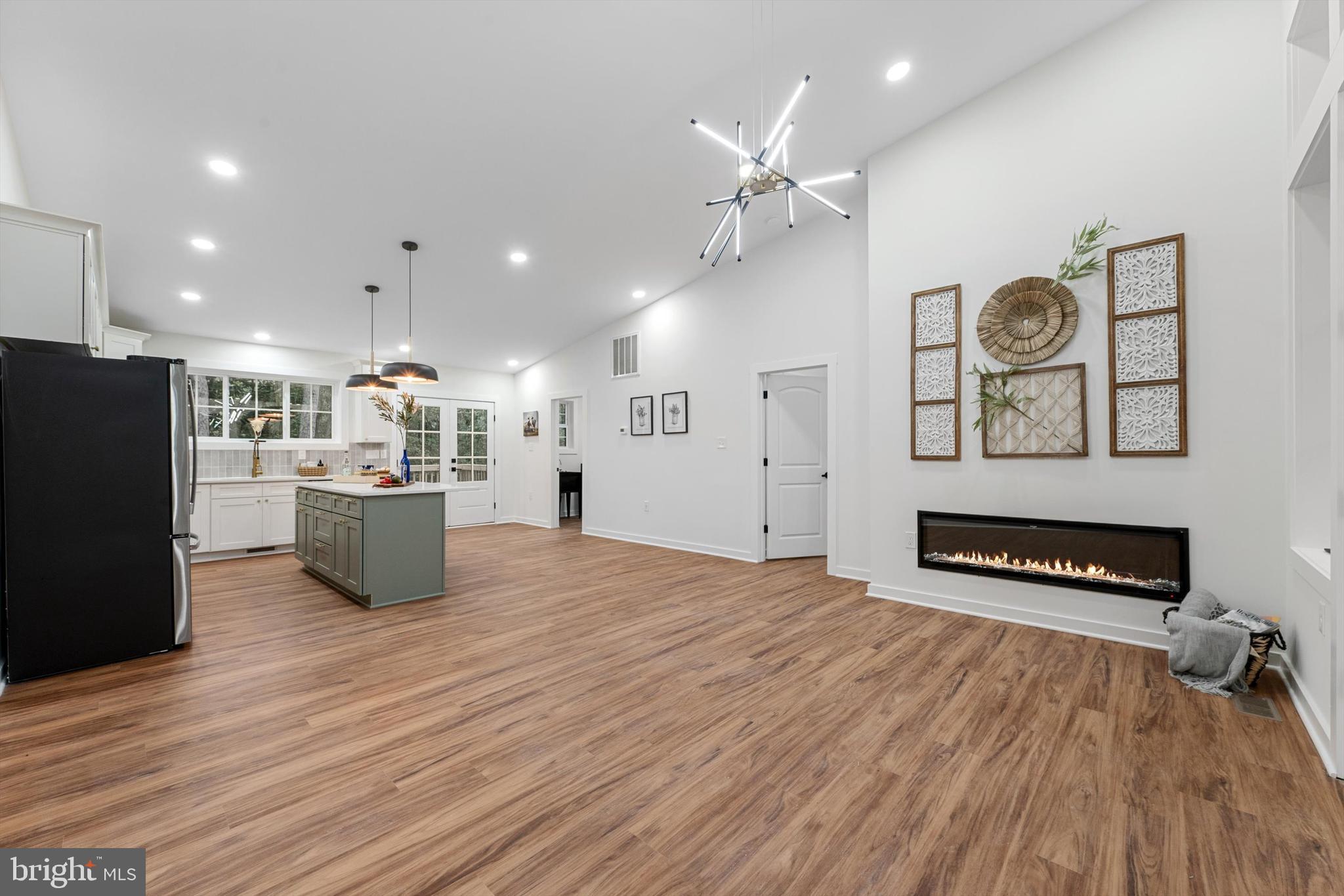 RIVERSIDE - Residential