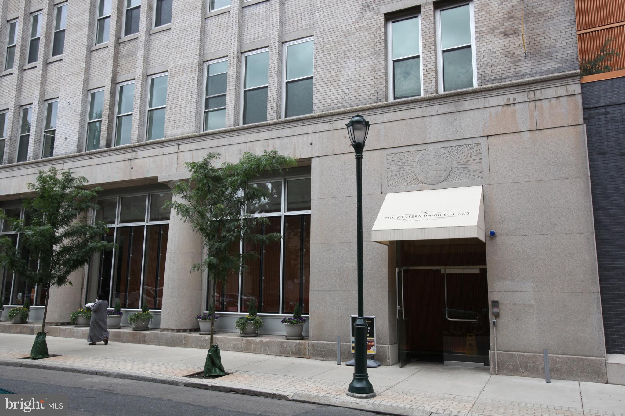 south facing light filled one bedroom with 14 ft ceilings. this stunning home has hardwood flooring, marble bath and gas cooking. elevator building with 24 hr security and a fitness center. Sedan parking license available for 35k. SUV license for 75k.