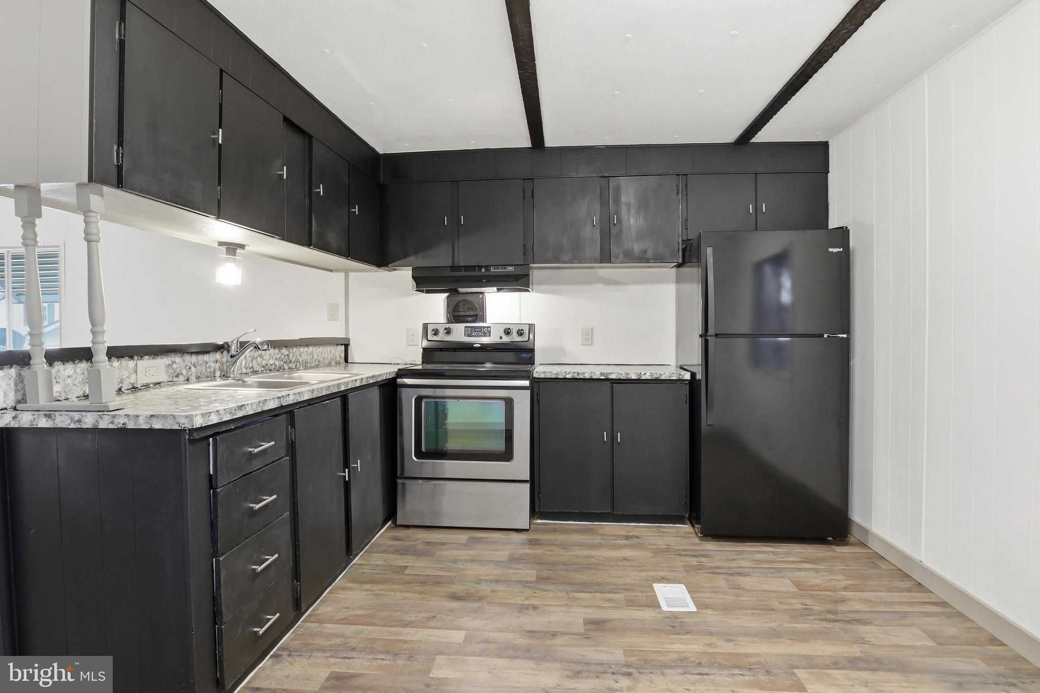 LINCOLN ESTATES - Residential