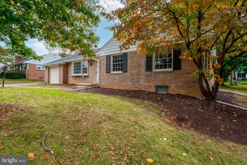 Photo of 92 Glendale Drive, LANCASTER, PA 17602 (MLS # PALA2077392)