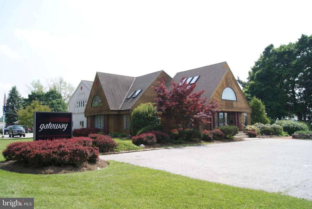 Photo of 6864 S Susquehanna Trail, YORK, PA 17403 (MLS # PAYK2091468)