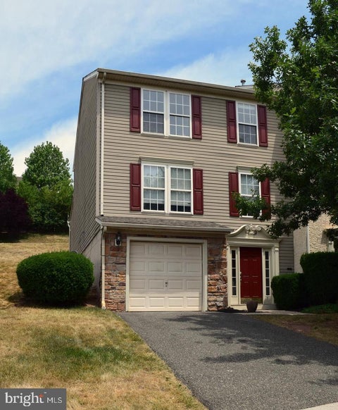 Townhouse For Rent - 23 Creekside Dr<br/> Montgomery County, POTTSTOWN, PA 19464