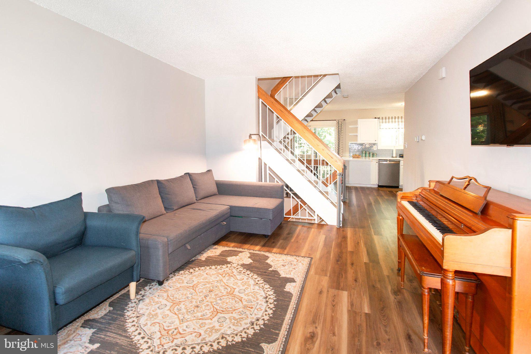 2218 WHITE CORNUS LANE