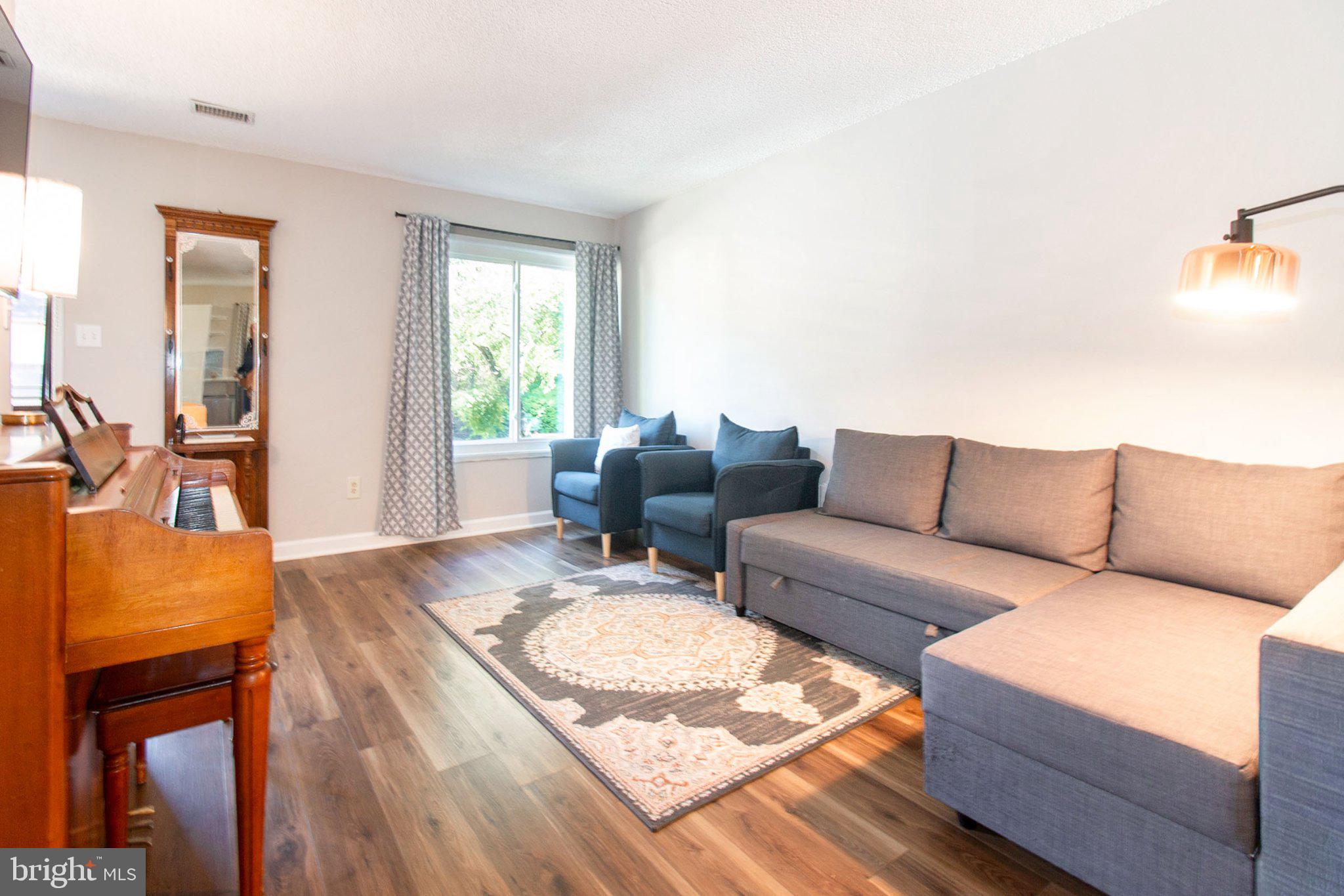 2218 WHITE CORNUS LANE